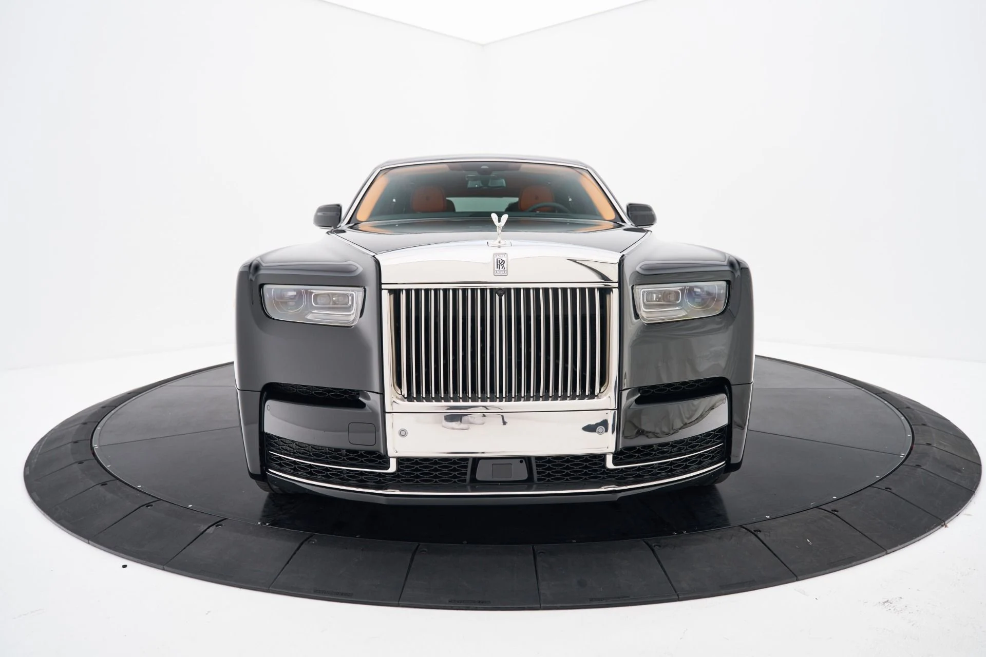 mph015_3710949706_Used_2026_Rolls_Royce_Phantom_Base_1792609426_79f41dbc1d