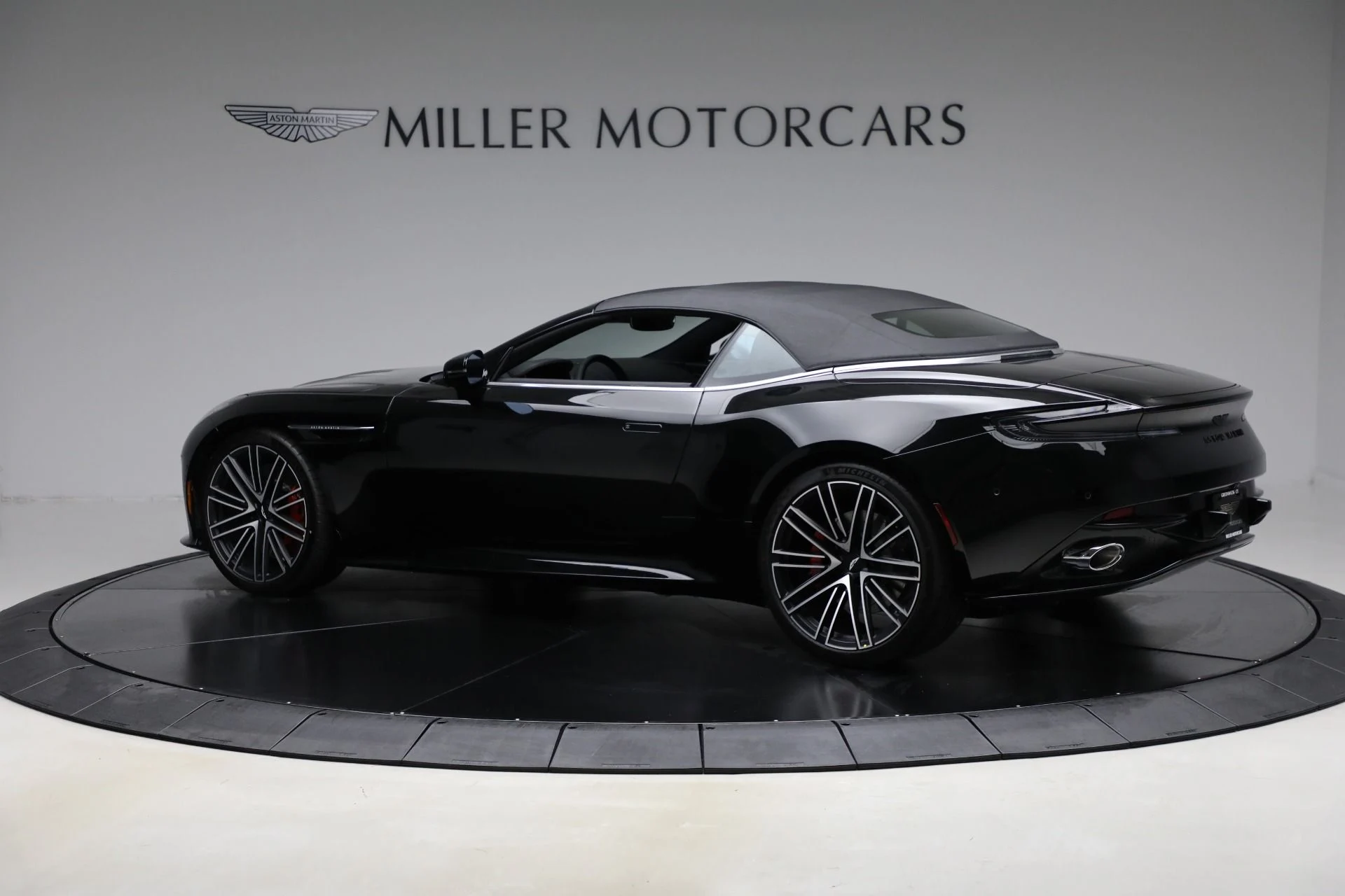 mph015_3719052476_New_2025_Aston_Martin_DB_12_Volante_991a464831
