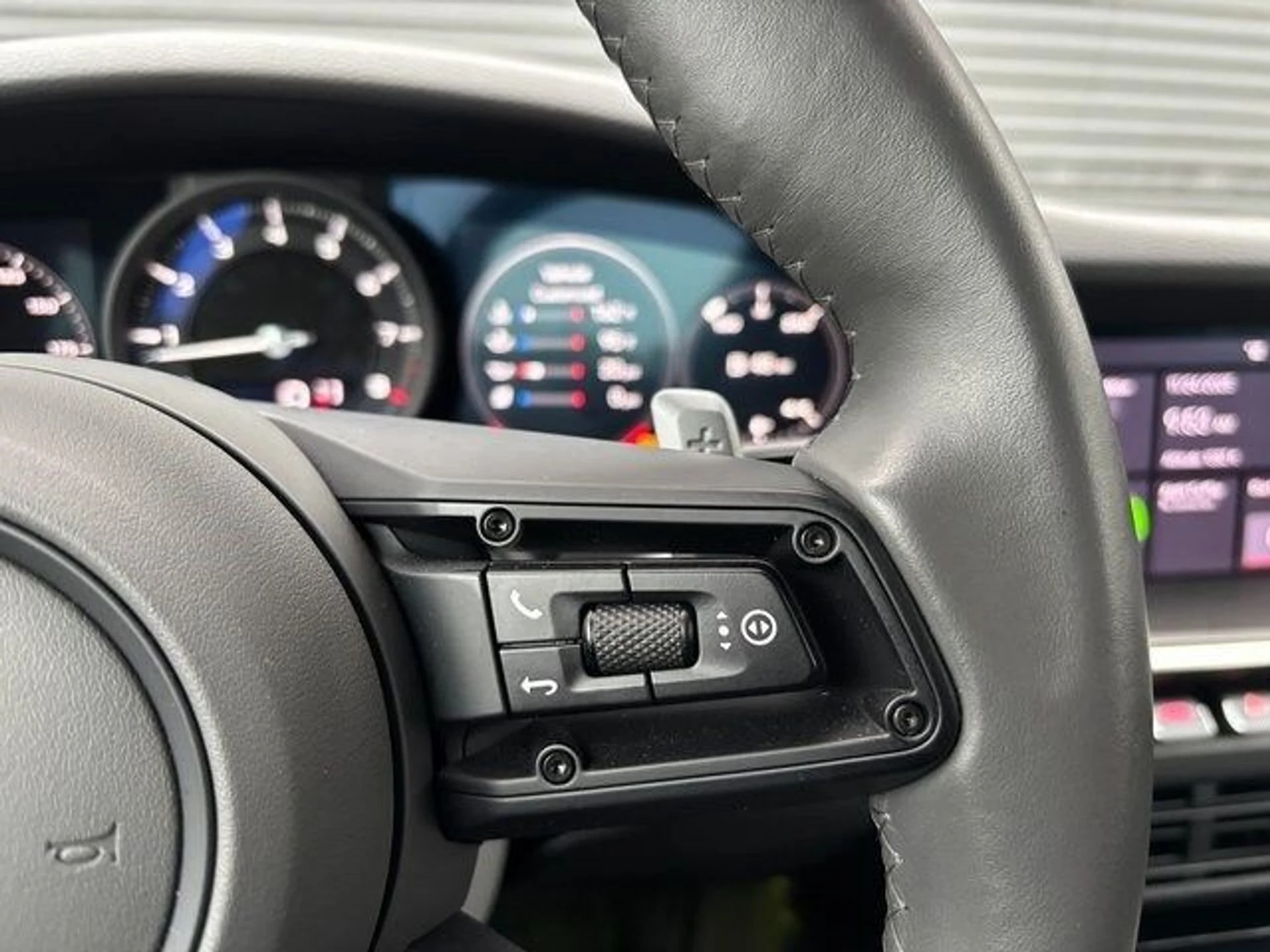 mph015_373225332_1037647aec5504cff8e1e524ce4075b5x_945a15fd41