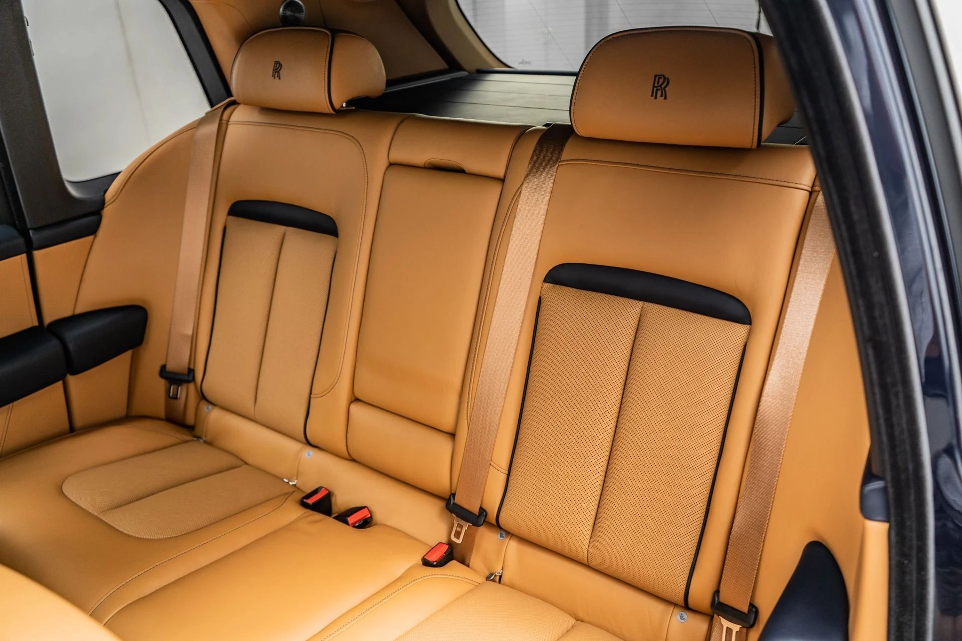 mph015_3733191029_Used_2020_Rolls_Royce_Cullinan_Rear_Theatre_Configuration_Bespoke_Audio_Picnic_Tables_1785529076_d6d16cb741