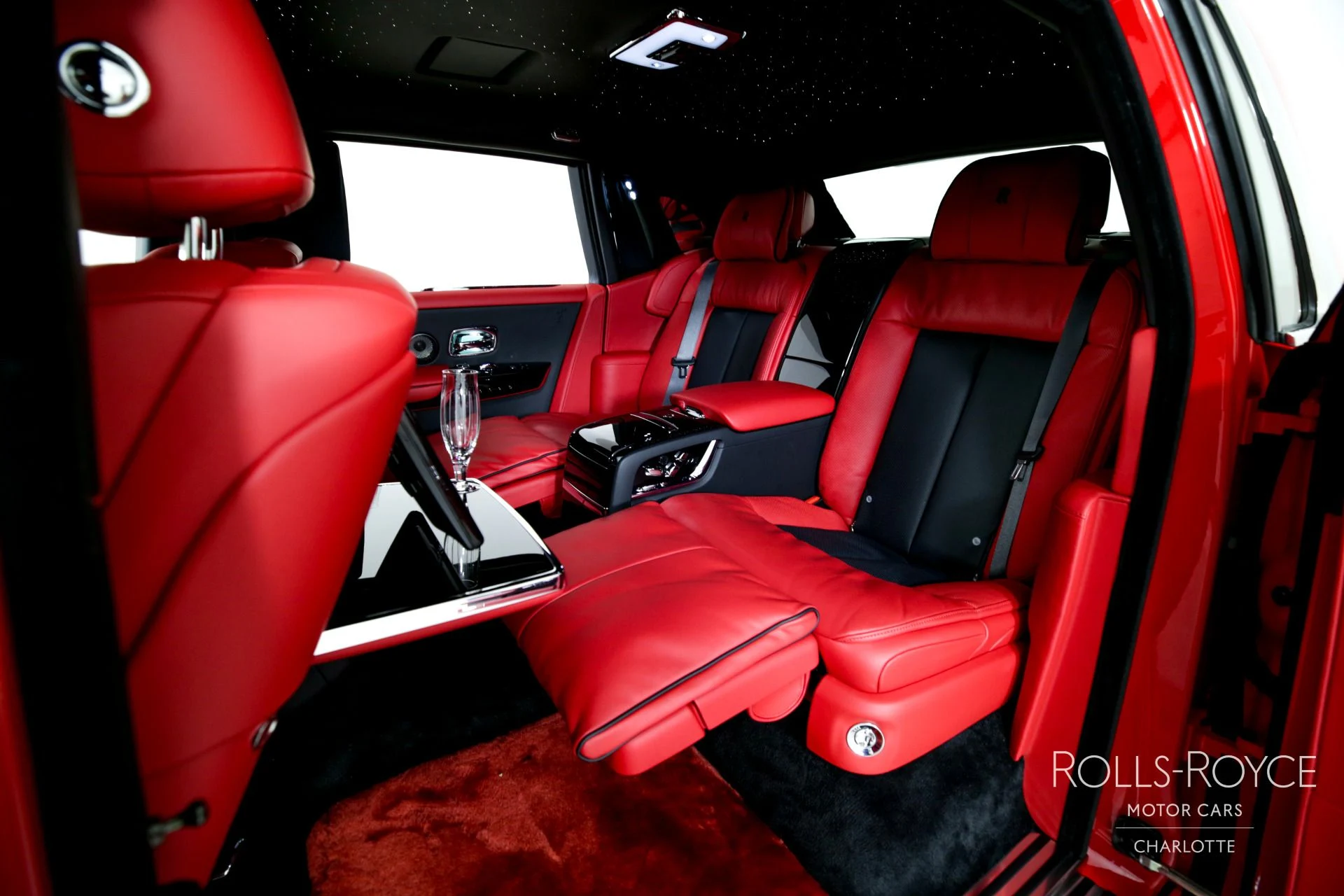 mph015_3740307185_Used_2024_Rolls_Royce_Phantom_EWB_1745331546_5047a9ab91