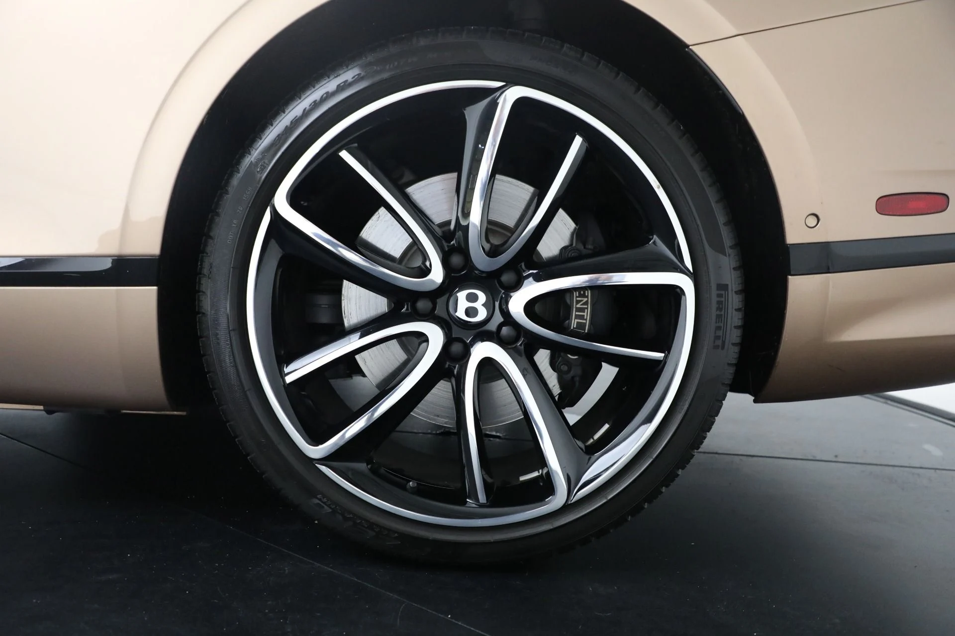 mph015_3743992506_Used_2022_Bentley_Continental_GT_V8_1762635869_682c9b2d1c