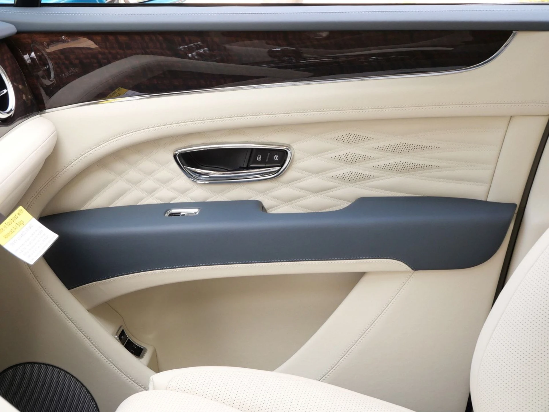 mph015_3745993762_3207e824999148f4900aab5f97b72f66_8d4fc26560