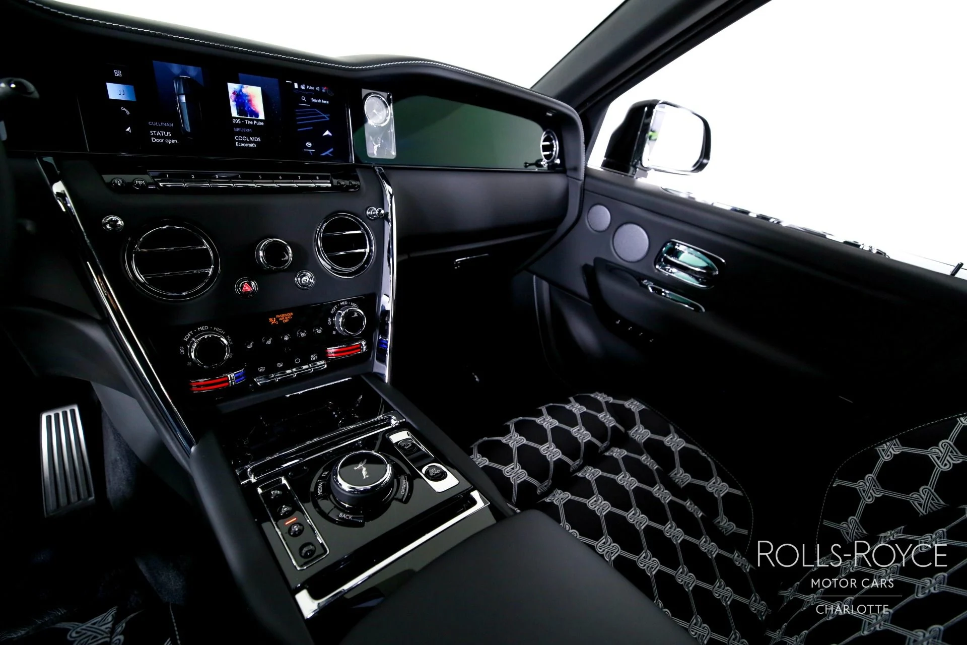 mph015_3756044240_Used_2026_Rolls_Royce_Cullinan_1765392948_f9769eeefc