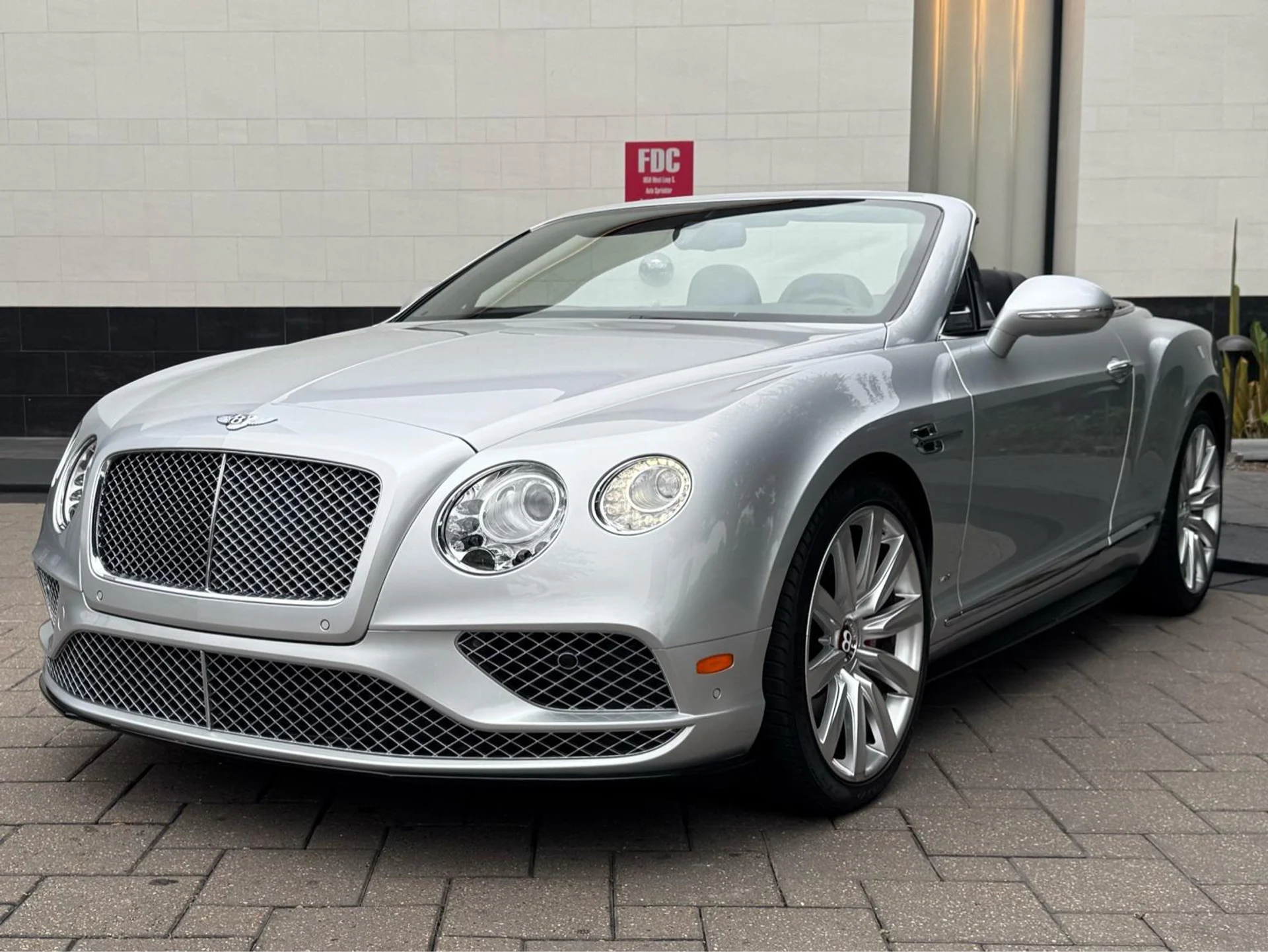 mph015_3760685548_497832441_69989ccb23271c49589b3d50_925712ee56