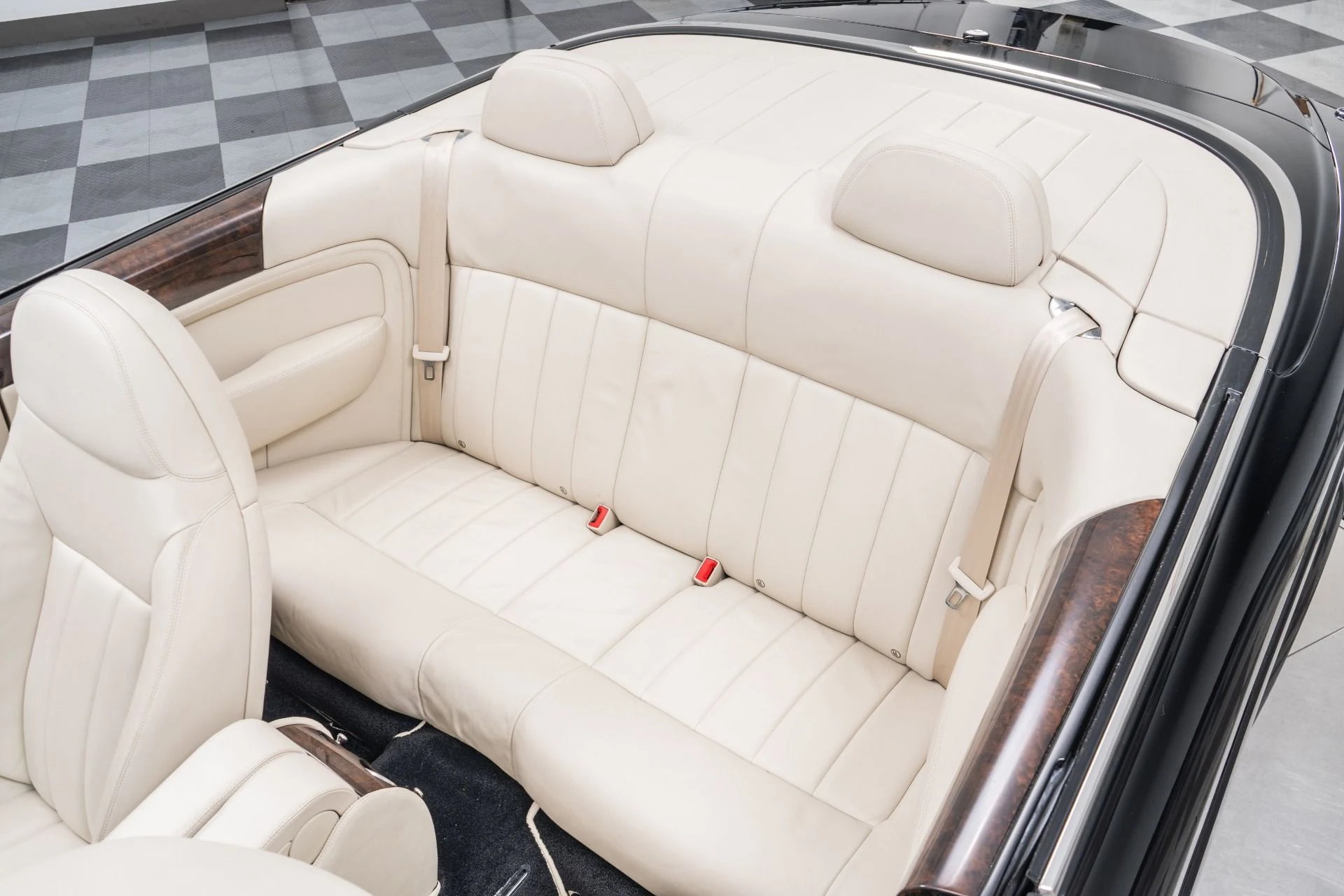 mph015_3760751546_Used_2009_Bentley_Azure_1776719869_6d8932fa2c