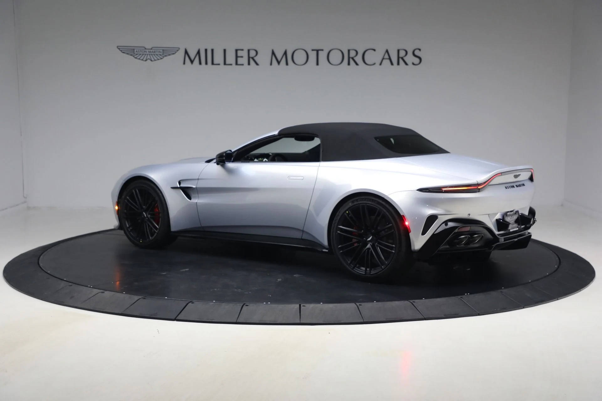 mph015_376730861_New_2026_Aston_Martin_Vantage_Roadster_1768253307_10d91963e4