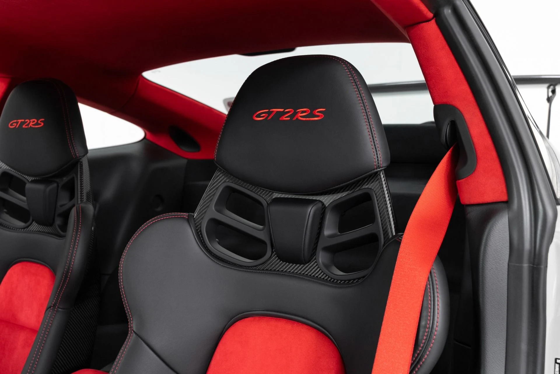 mph015_3783584623_Used_2018_Porsche_911_GT_2_RS_1756256413_3ef9434c71