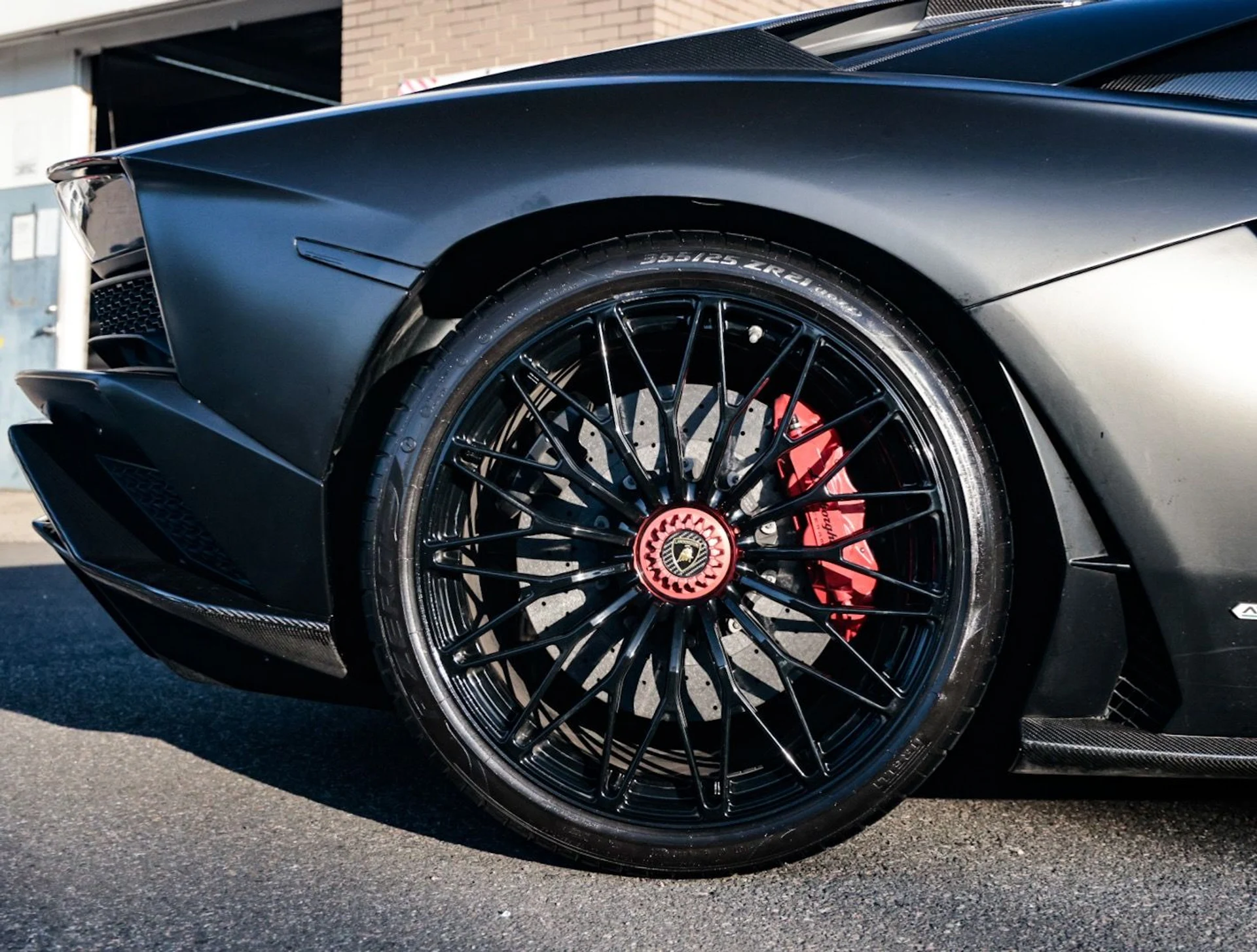 mph015_3789258504_Used_2018_Lamborghini_Aventador_S_1762208347_72fec43285