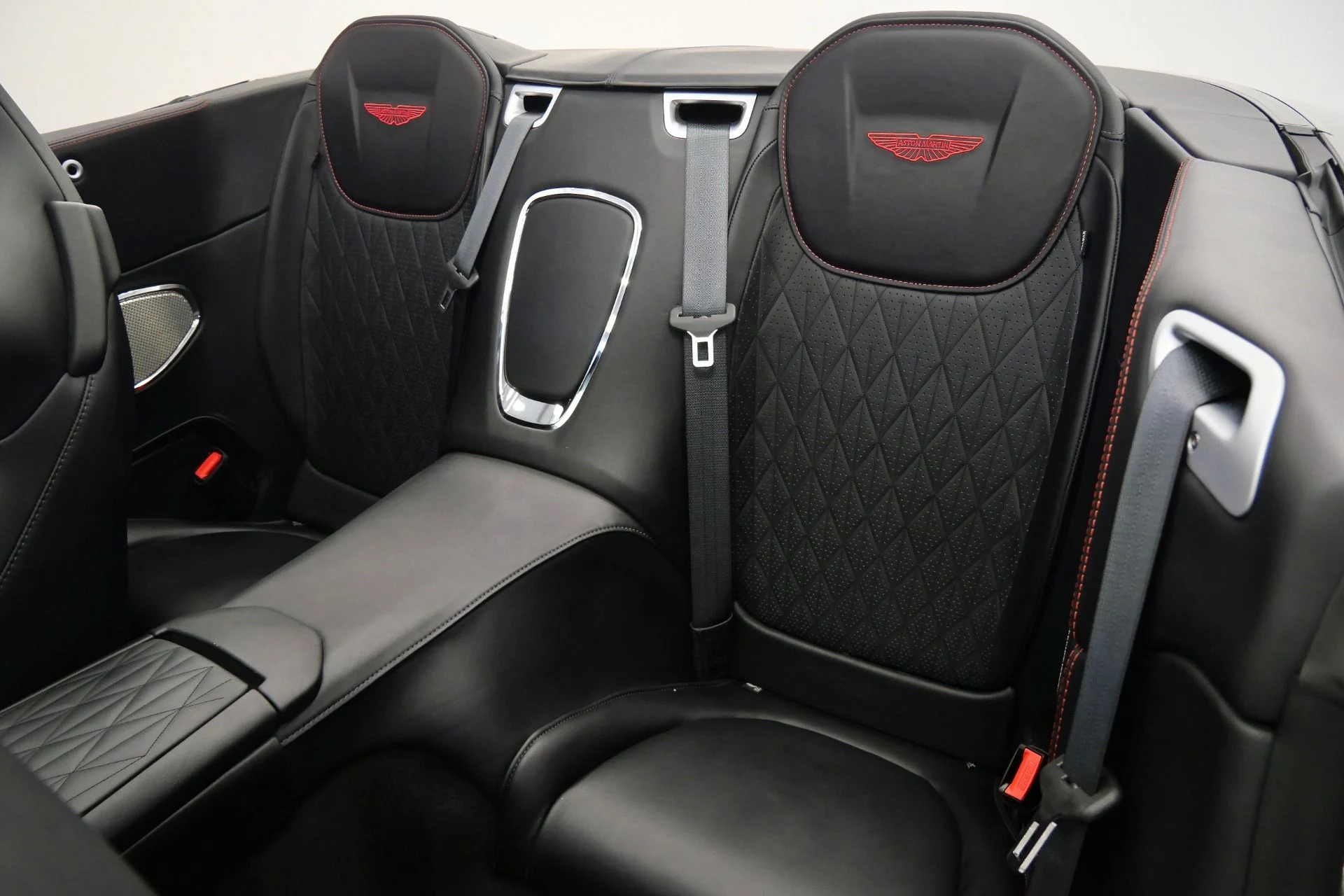 mph015_3789276763_Used_2025_Aston_Martin_DB_12_Volante_Inspire_Sport_Interior_Upper_and_Lower_Black_Packs_1778172034_d98ebbfbc2