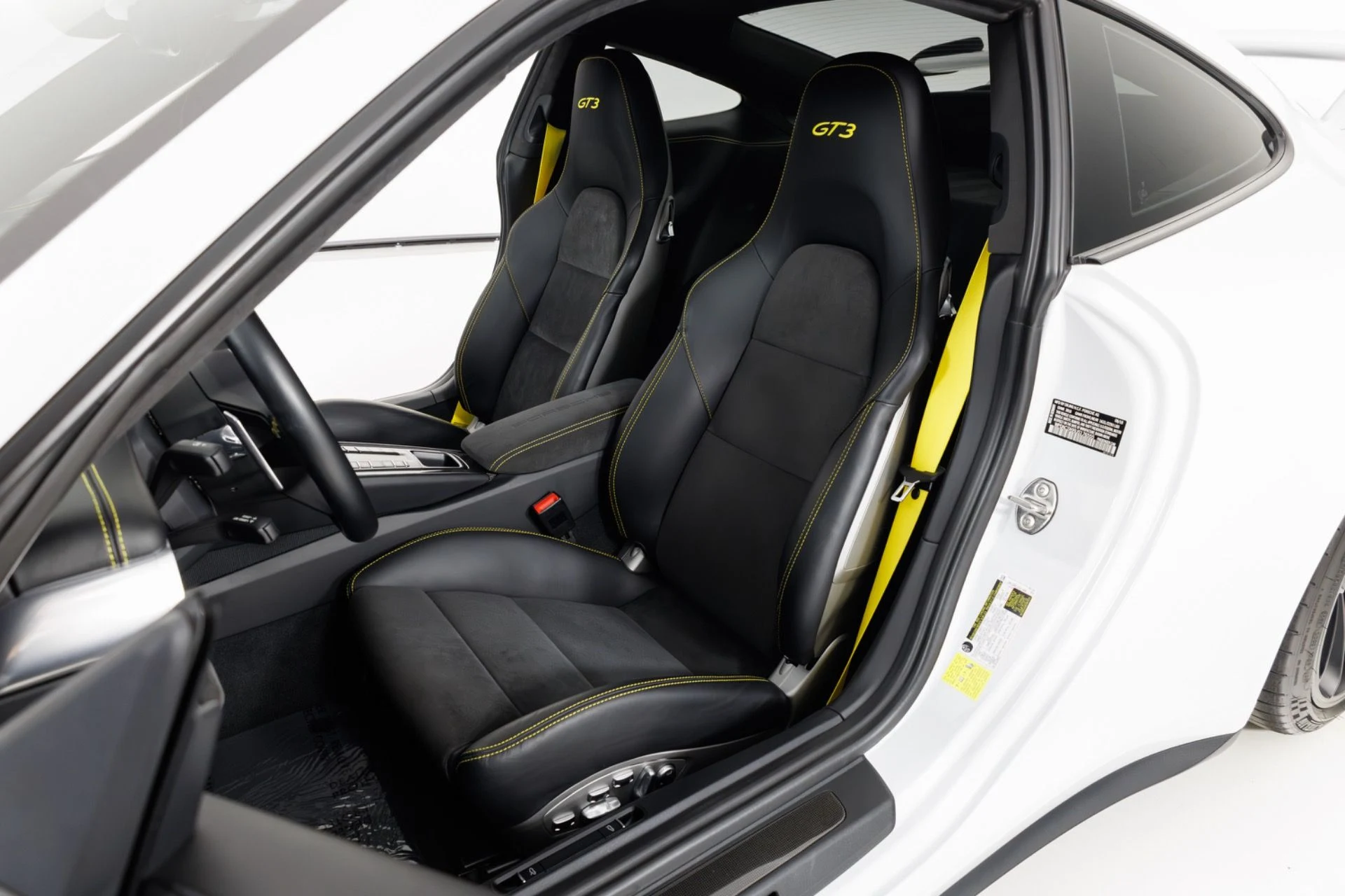 mph015_3791593544_Used_2018_Porsche_911_GT_3_1782317495_654d5edcb5