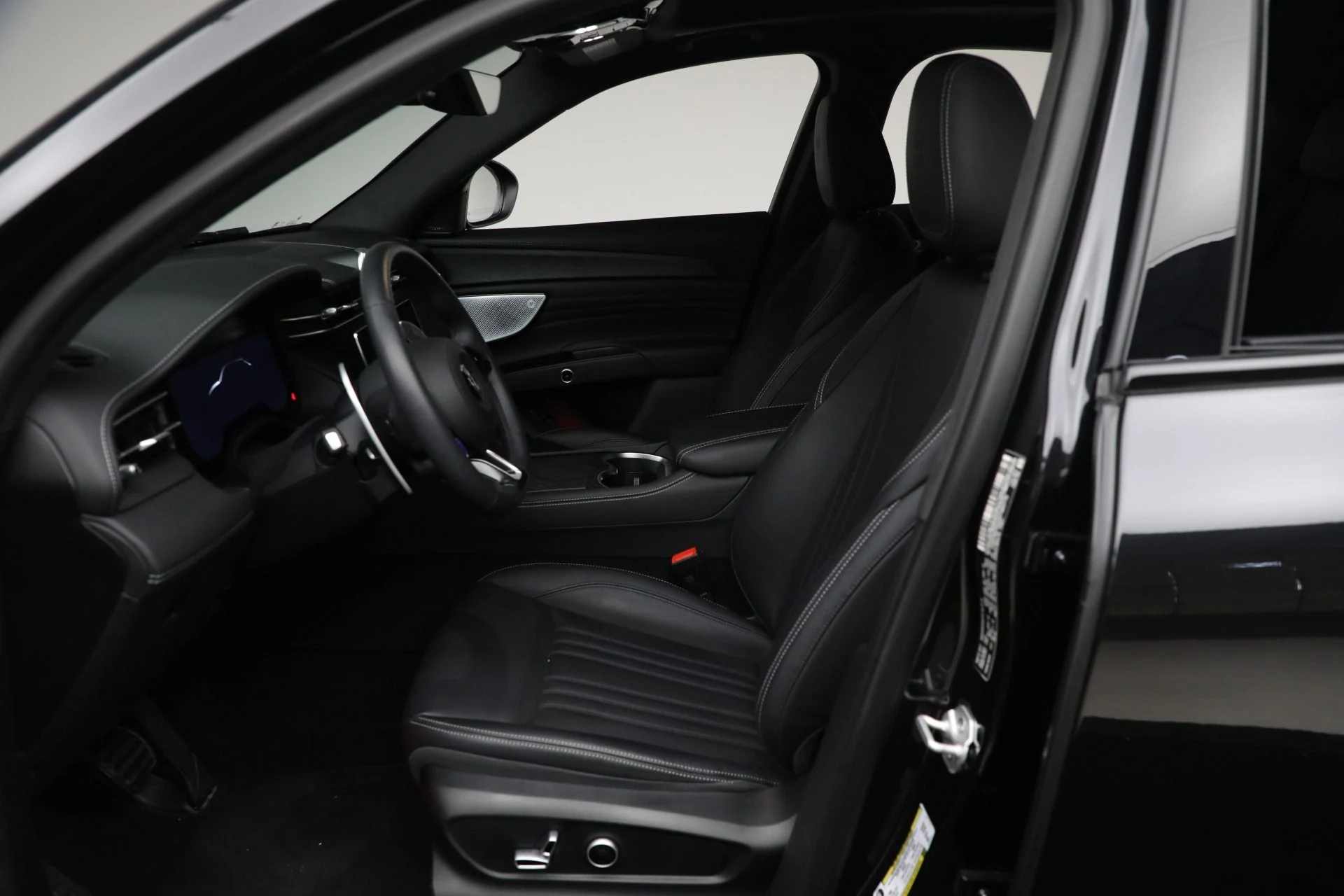 mph015_3796548607_New_2025_Maserati_Grecale_Modena_128ae53584