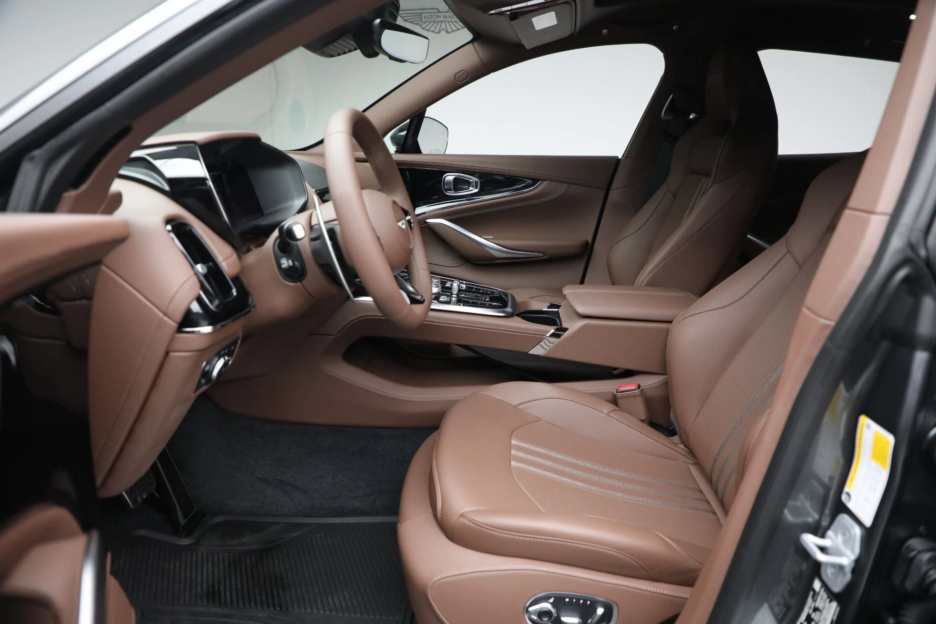 mph015_3810985620_New_2025_Aston_Martin_DBX_707_7e6bc4b2ec
