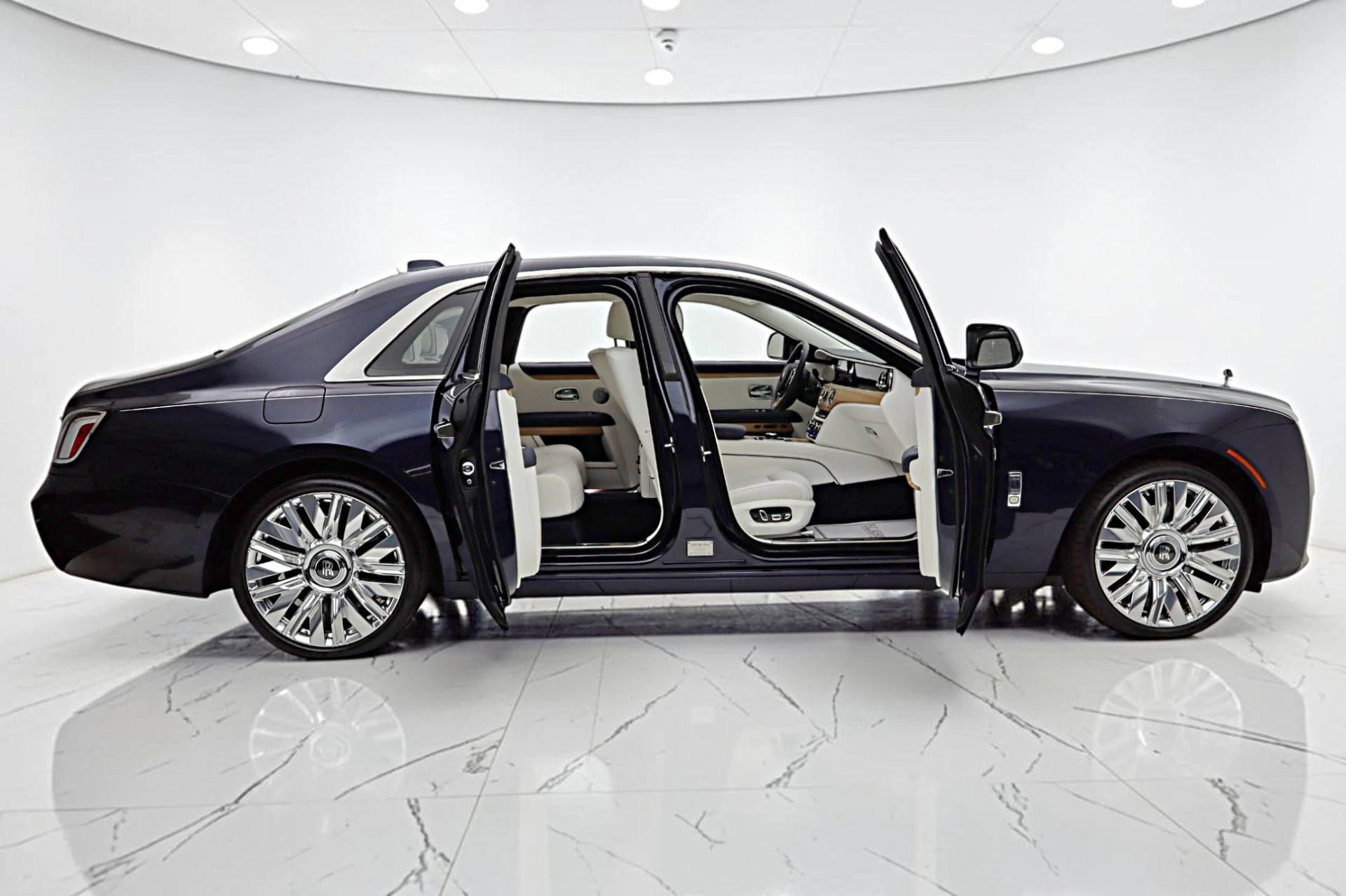 mph015_3818179871_New_2025_Rolls_Royce_Ghost_LEASE_OPTIONS_AVAILABLE_e1b90d3cf4