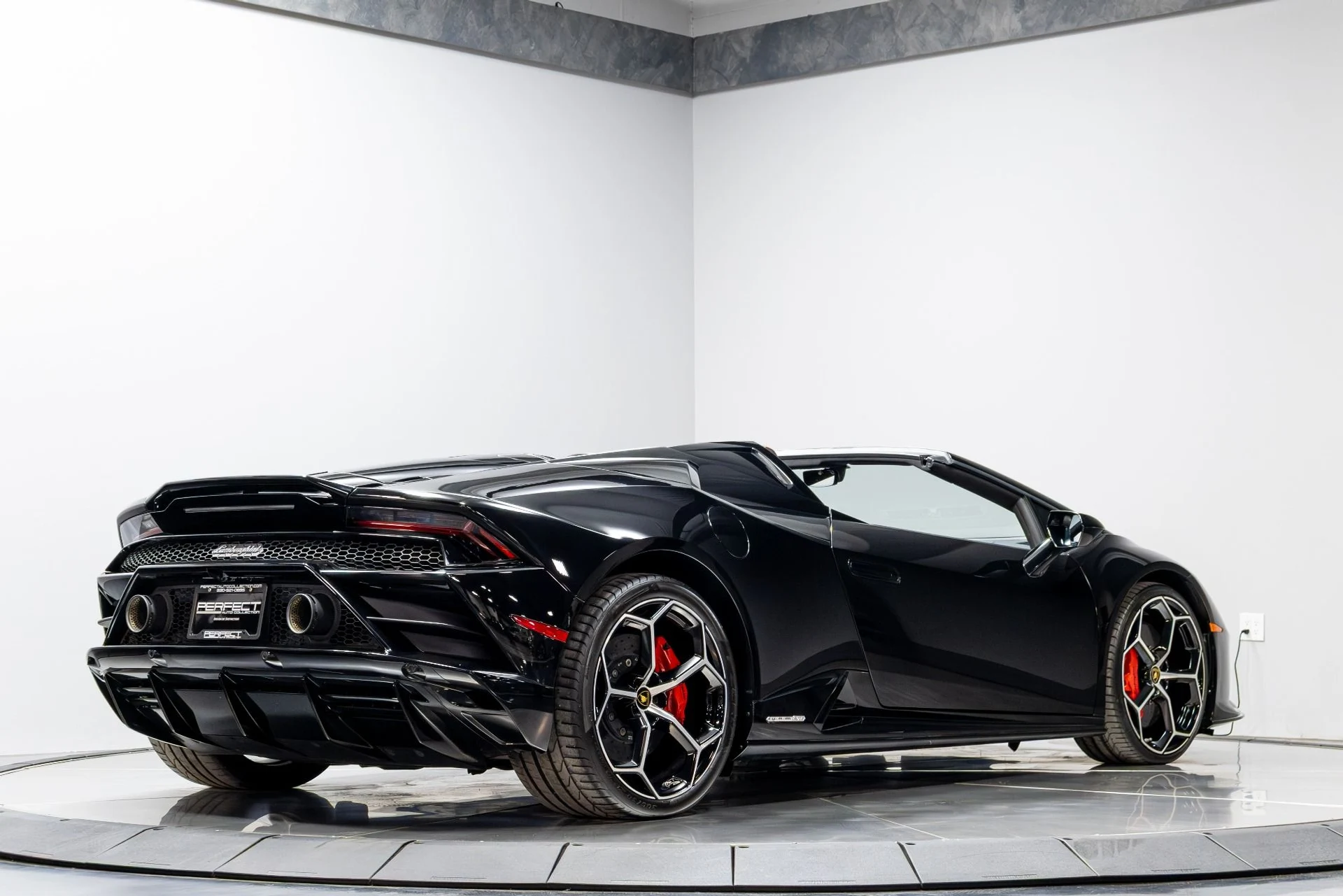 mph015_3823454750_Used_2020_Lamborghini_Huracan_EVO_1774302334_24c7fbf803