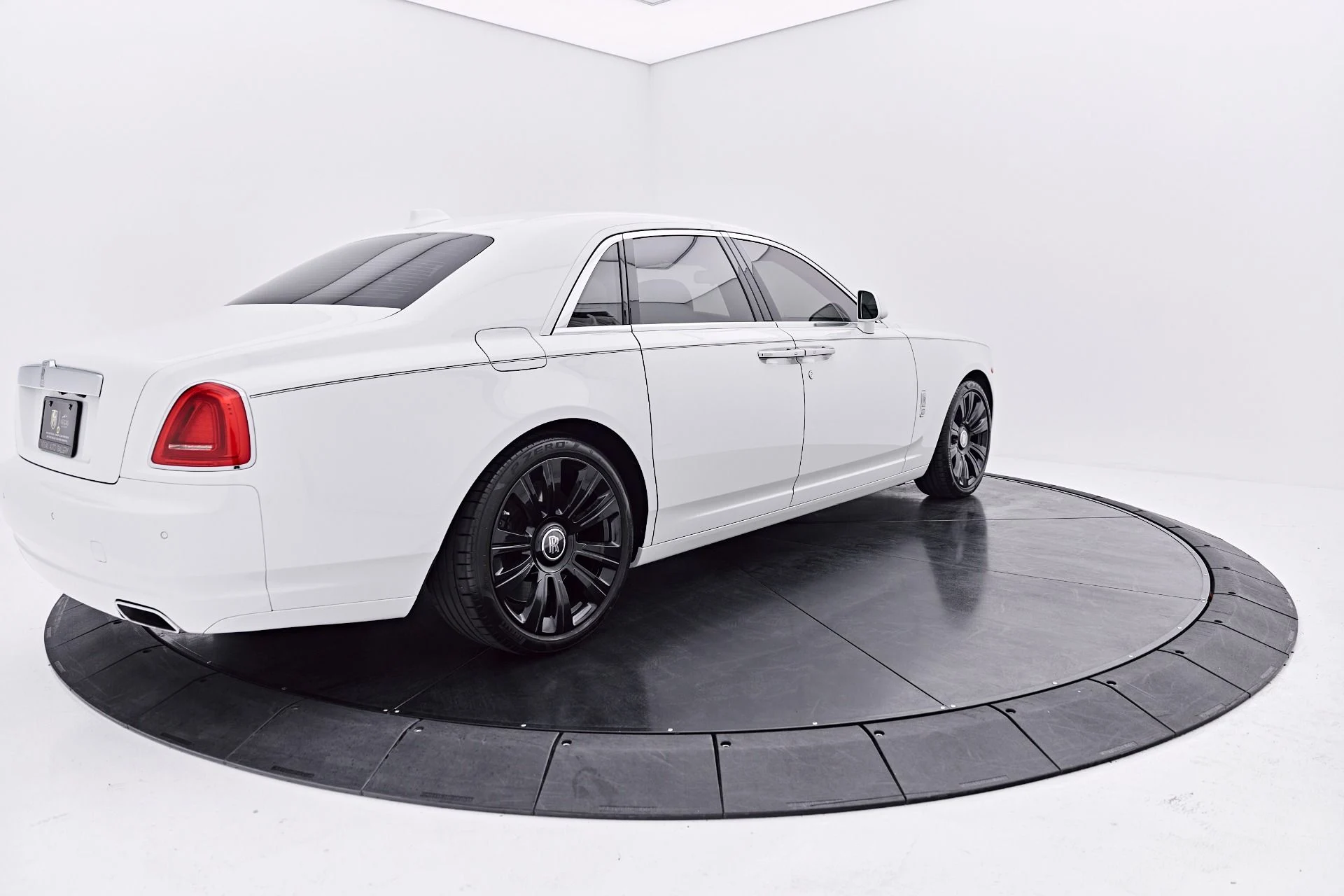 mph015_3823716955_Used_2018_Rolls_Royce_Ghost_Base_1787073511_27e5ed2798