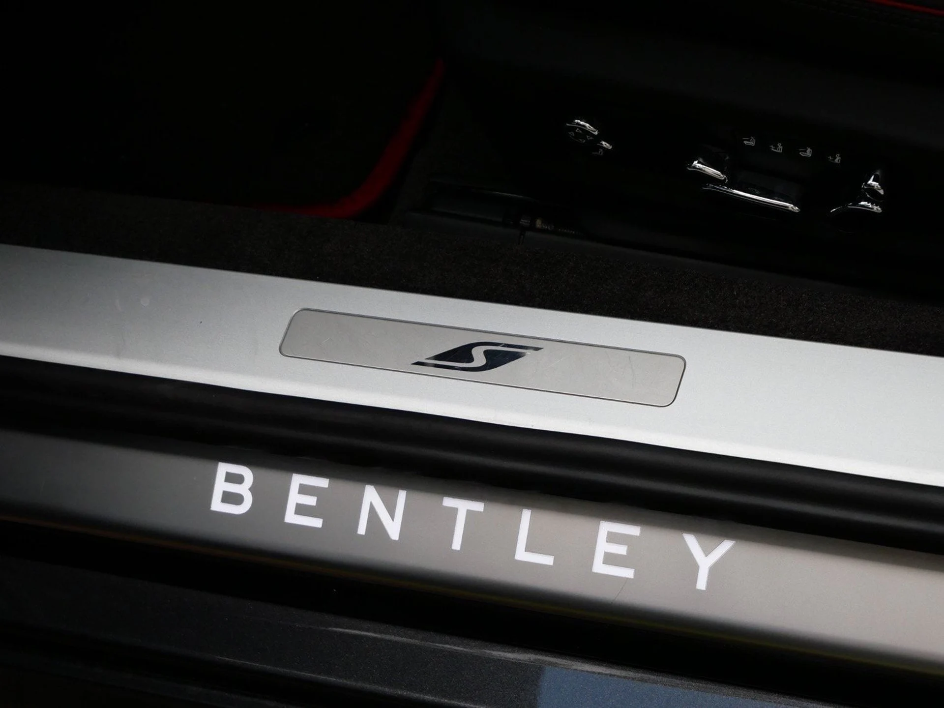 mph015_3843906675_93eb6c831f6d7168920b4a00b8baa4d8x_b02150add3