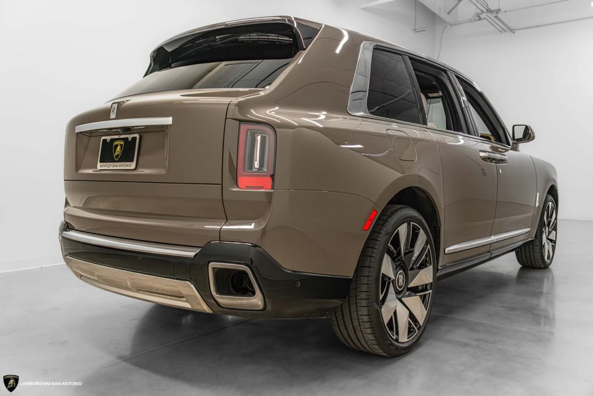 mph015_3844186777_a8fec79910cb45edfe2a24a72dafb28cx_4eb0f4bb09