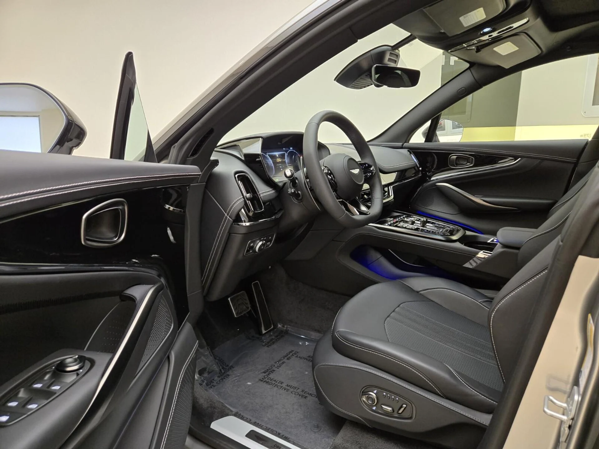 mph015_3844410063_New_2025_Aston_Martin_DBX_707_1753162756_470111721a