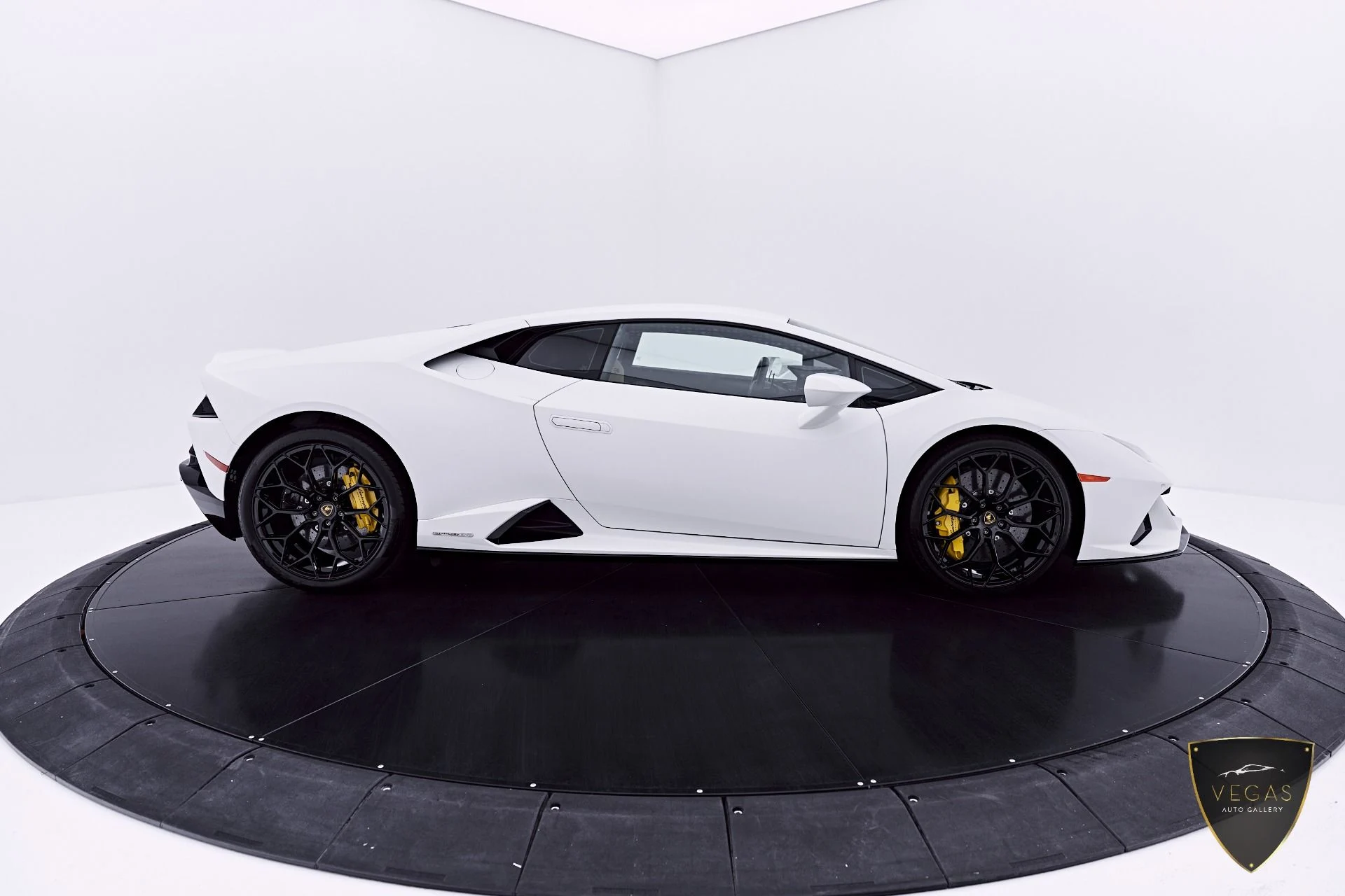 mph015_3846673040_Used_2022_Lamborghini_Huracan_EVO_Base_1782344258_3e17b9d744