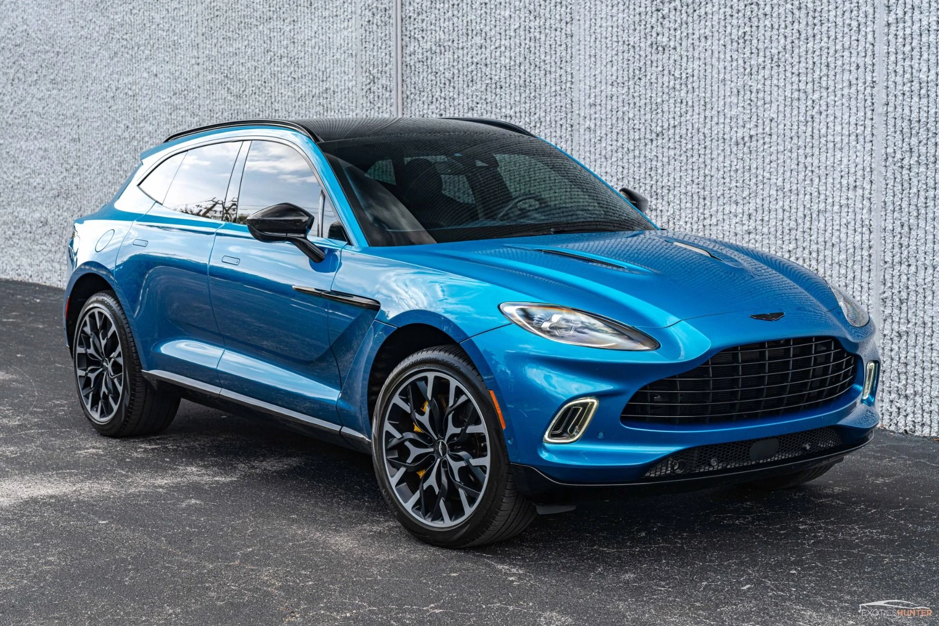 mph015_3850205300_Used_2021_Aston_Martin_DBX_CPO_Aug_2026_w_Special_Order_Exterior_Interior_Black_Pack_1708458533_f35588ca25