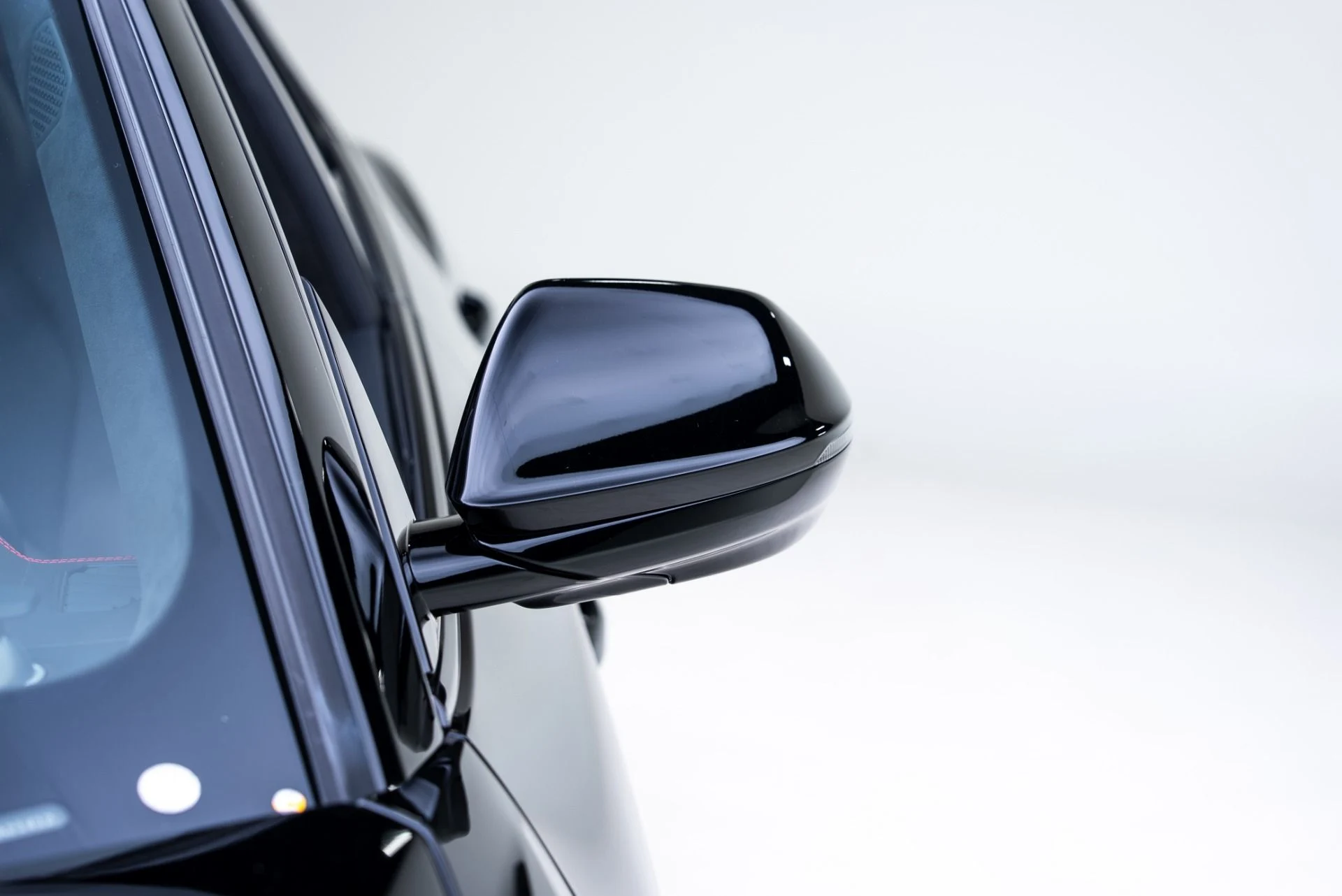 mph015_3851408472_Used_2022_Lamborghini_Urus_1769211578_629d208e9f