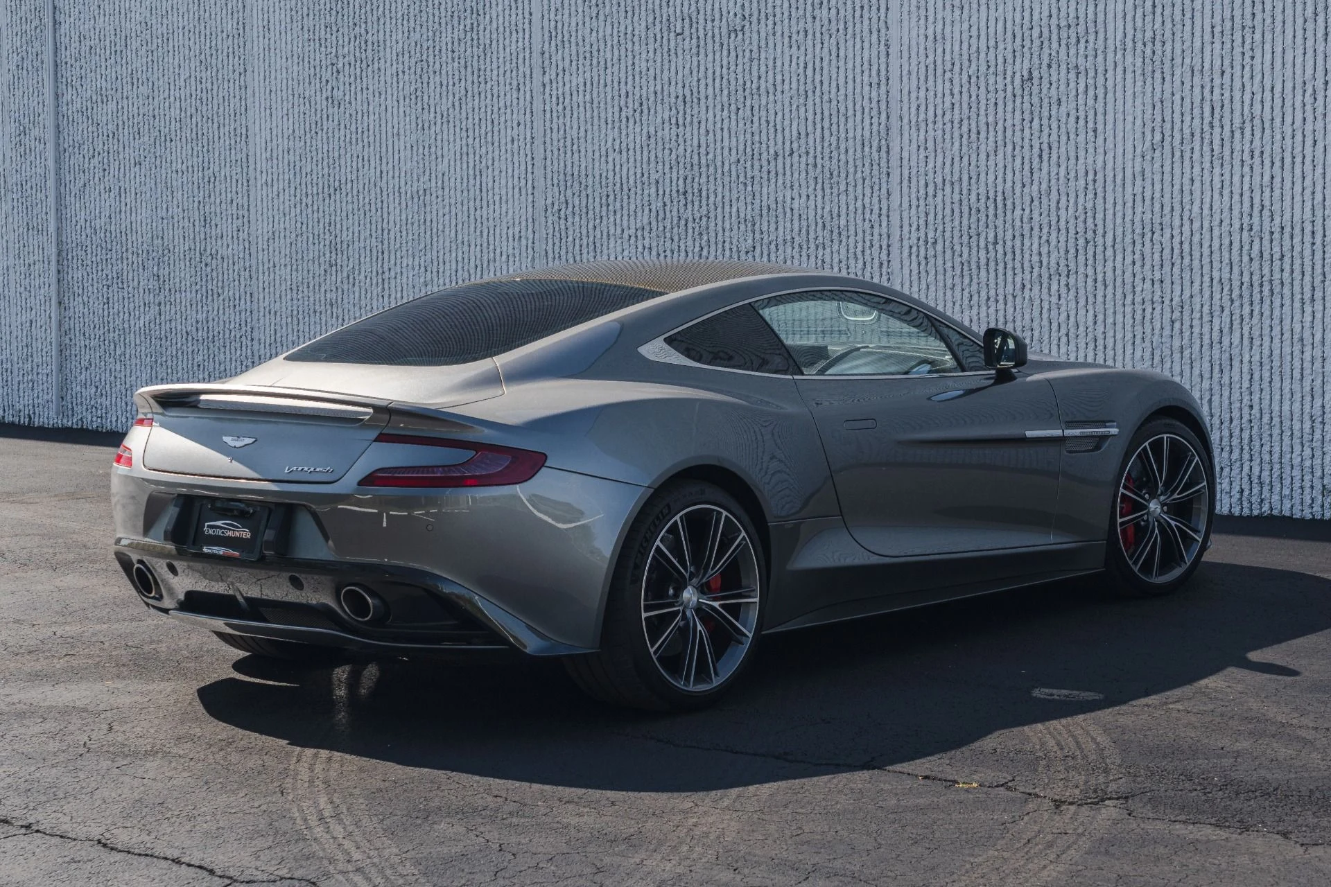 mph015_3859614798_Used_2014_Aston_Martin_Vanquish_w_Quilted_Stitching_Carbon_Interior_Carbon_Exterior_1757455355_771e5dfc95