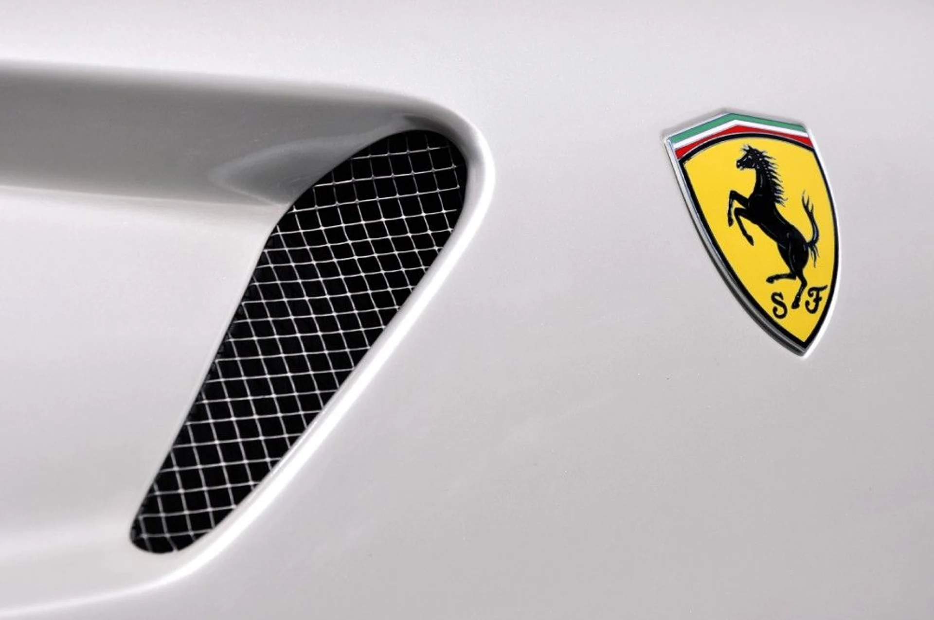 mph015_3869530232_81_p16_l_558169bb21