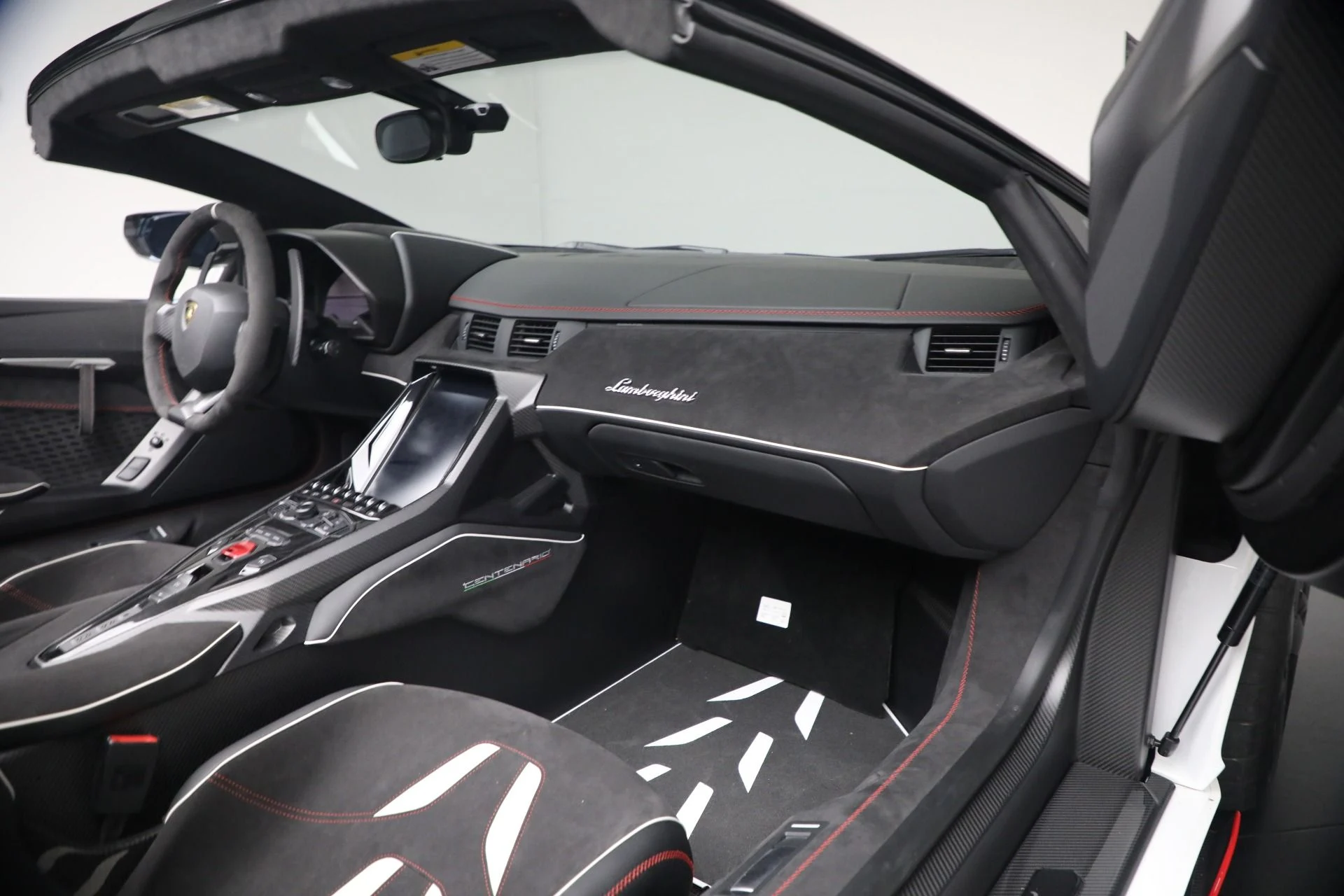 mph015_3872059571_Used_2017_Lamborghini_Centenario_Roadster_1778176880_e222b60f8b