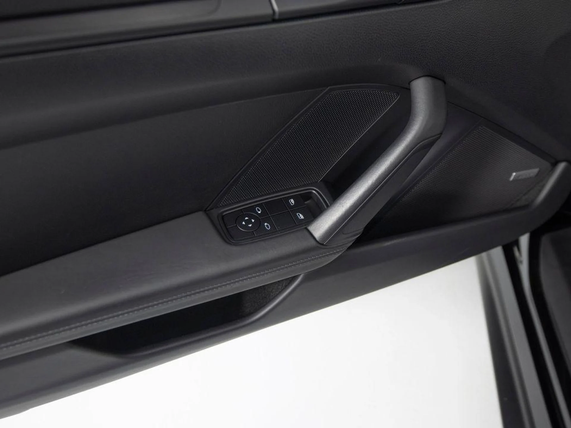 mph015_3873992385_l_T7v7_Ip_JU_3lc_Mn_Zho_Ev_Ik_Q6_Mn_AI_7614b7ab1d