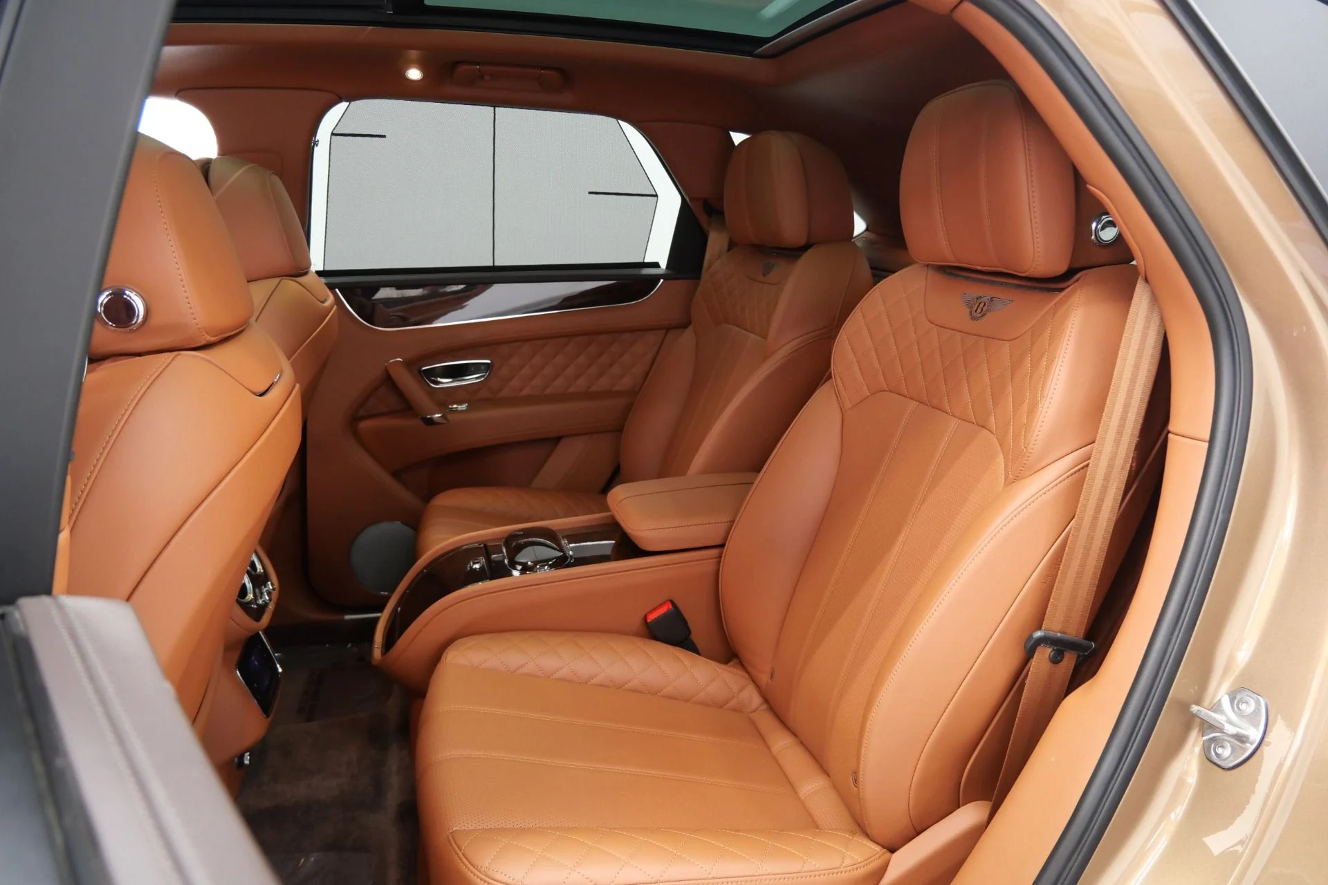 mph015_3875265209_Used_2017_Bentley_Bentayga_W12_Four_Seat_Comfort_Specification_with_Rear_Console_1776956660_16fc6e2d8d