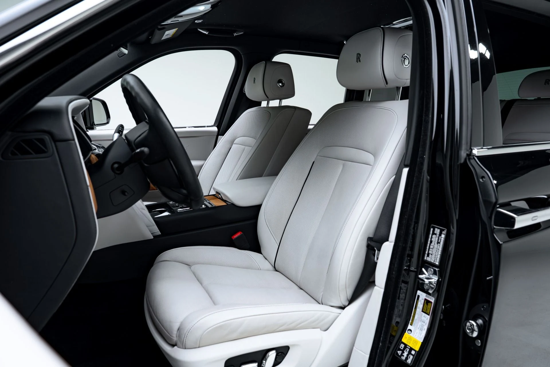 mph015_3881359123_Used_2023_Rolls_Royce_Cullinan_1777310585_b01c87e7fe