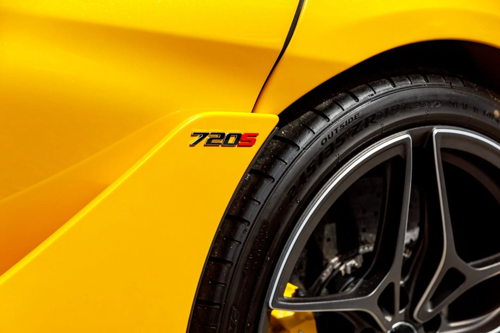 mph015_3885247901_171_p16_l_d92a0f4302