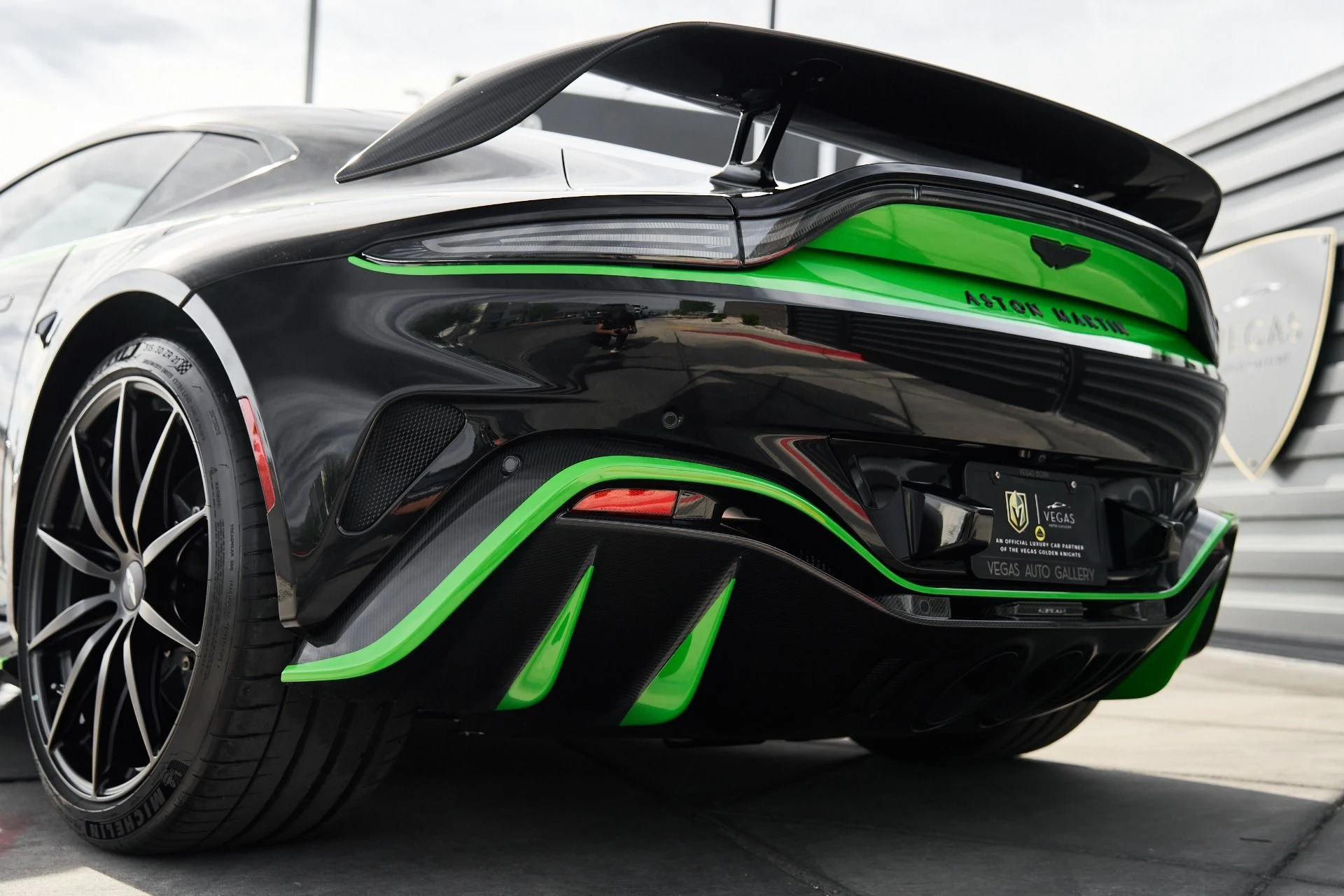 mph015_3906546744_Used_2023_Aston_Martin_Vantage_Base_1762913663_4aa32f354b