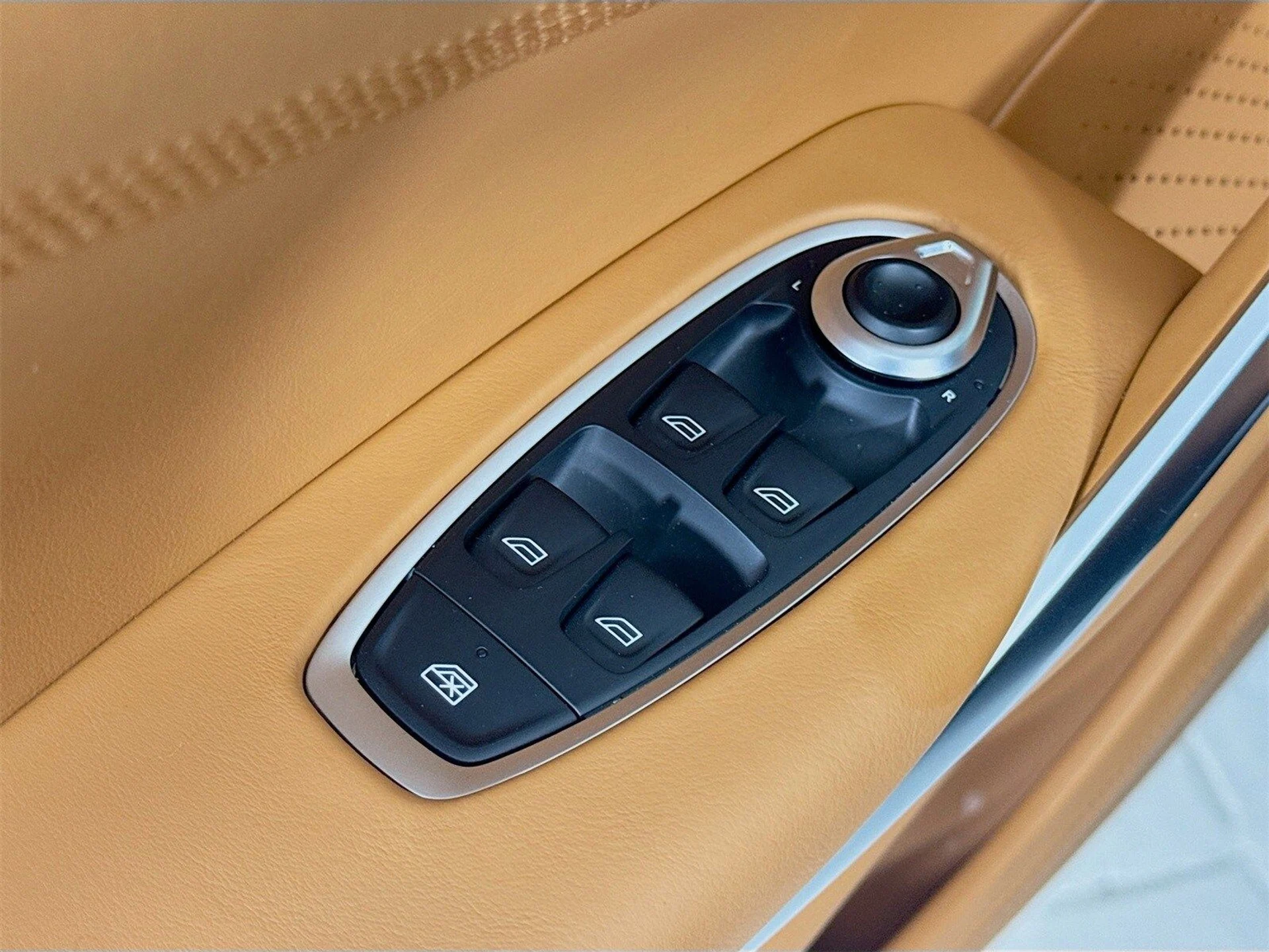 mph015_3907799688_e4b5826a6058aecab018e562012d4410x_1bc07164d5