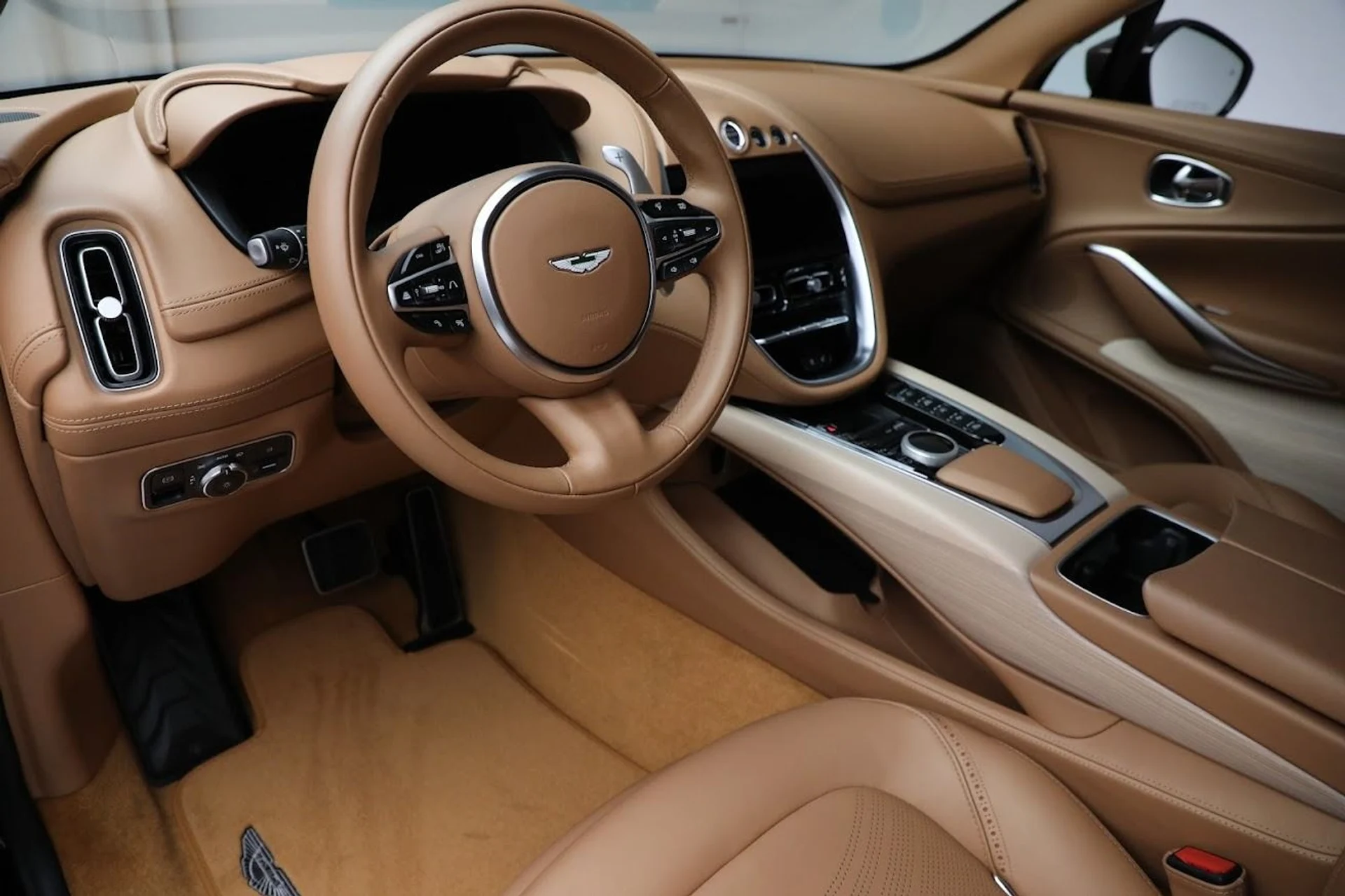 mph015_3908112975_Used_2022_Aston_Martin_DBX_56369388fa