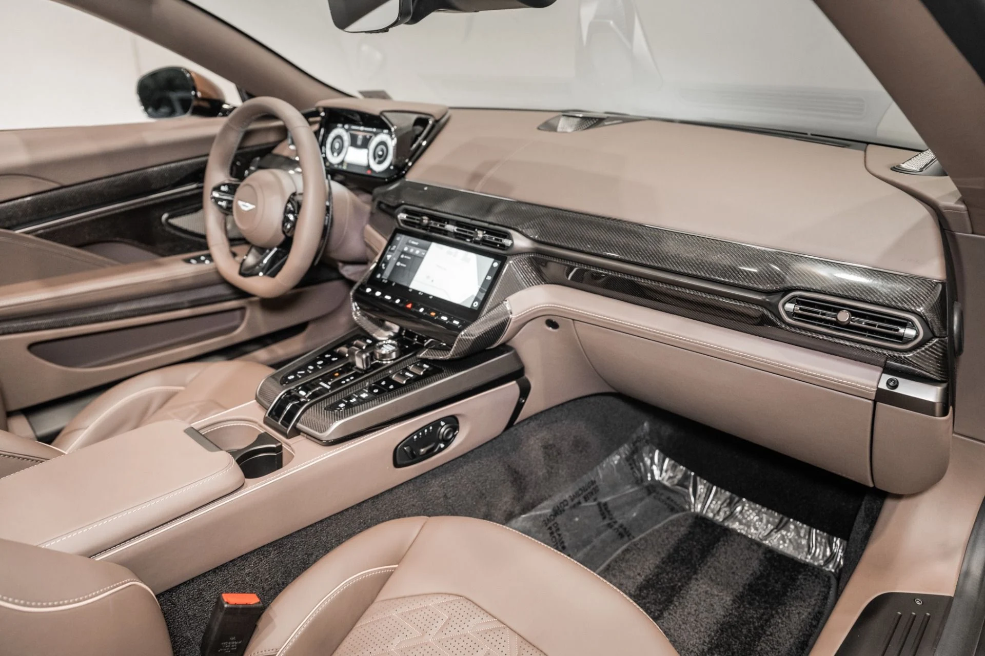 mph015_391103009_New_2026_Aston_Martin_Vanquish_Volante_1783526001_33b0e34758