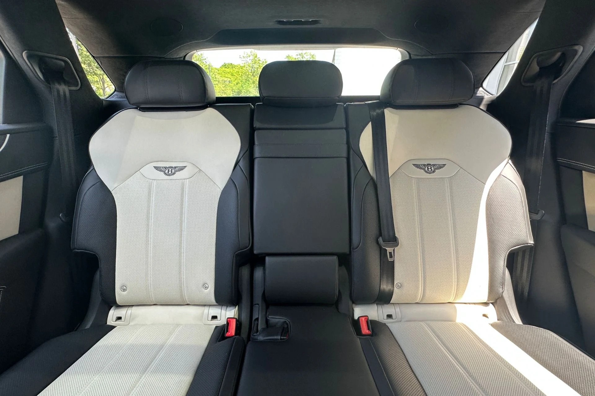 mph015_3913453999_New_2026_Bentley_Bentayga_V8_1781256898_18fb1fe4d7