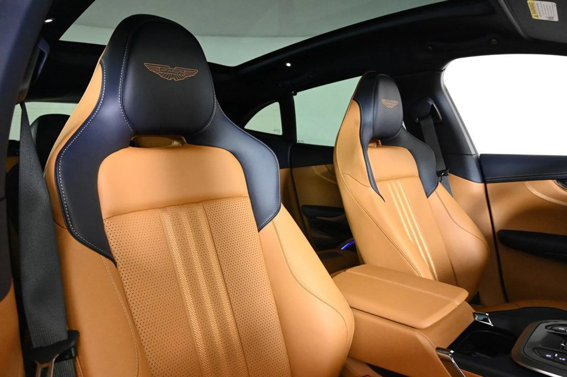 mph015_3920571271_new_2026_aston_martin_dbx_707awd_11350_22961651_15_1024_08b235ac57