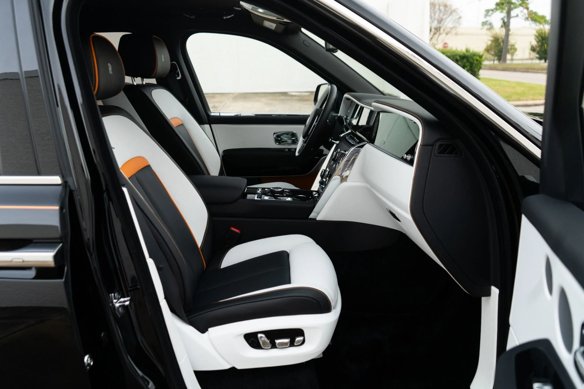 mph015_3921763558_Used_2026_Rolls_Royce_Cullinan_1765925177_c573864bc3