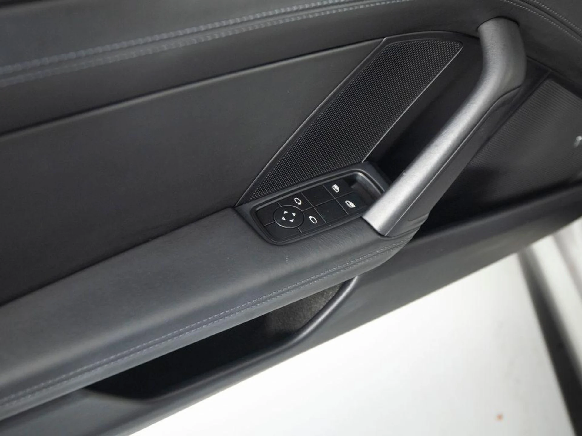 mph015_3923023780_f_SJ_Kw946mz6_R_Xe2_D_Nc5x_U9_Ne8_KU_dba598ac29