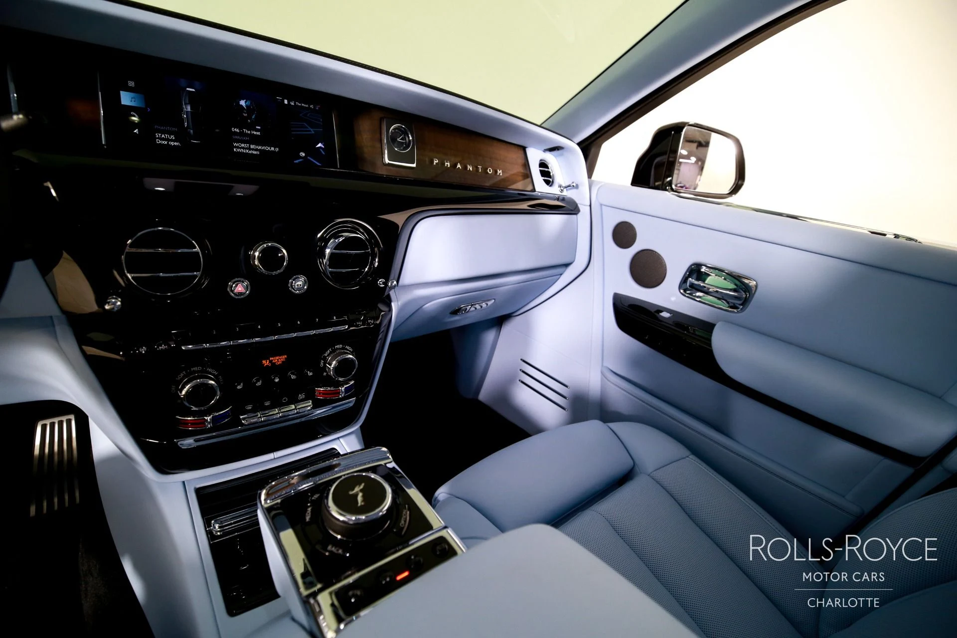 mph015_3924990045_Used_2026_Rolls_Royce_Phantom_1776091031_2dad7d1e98