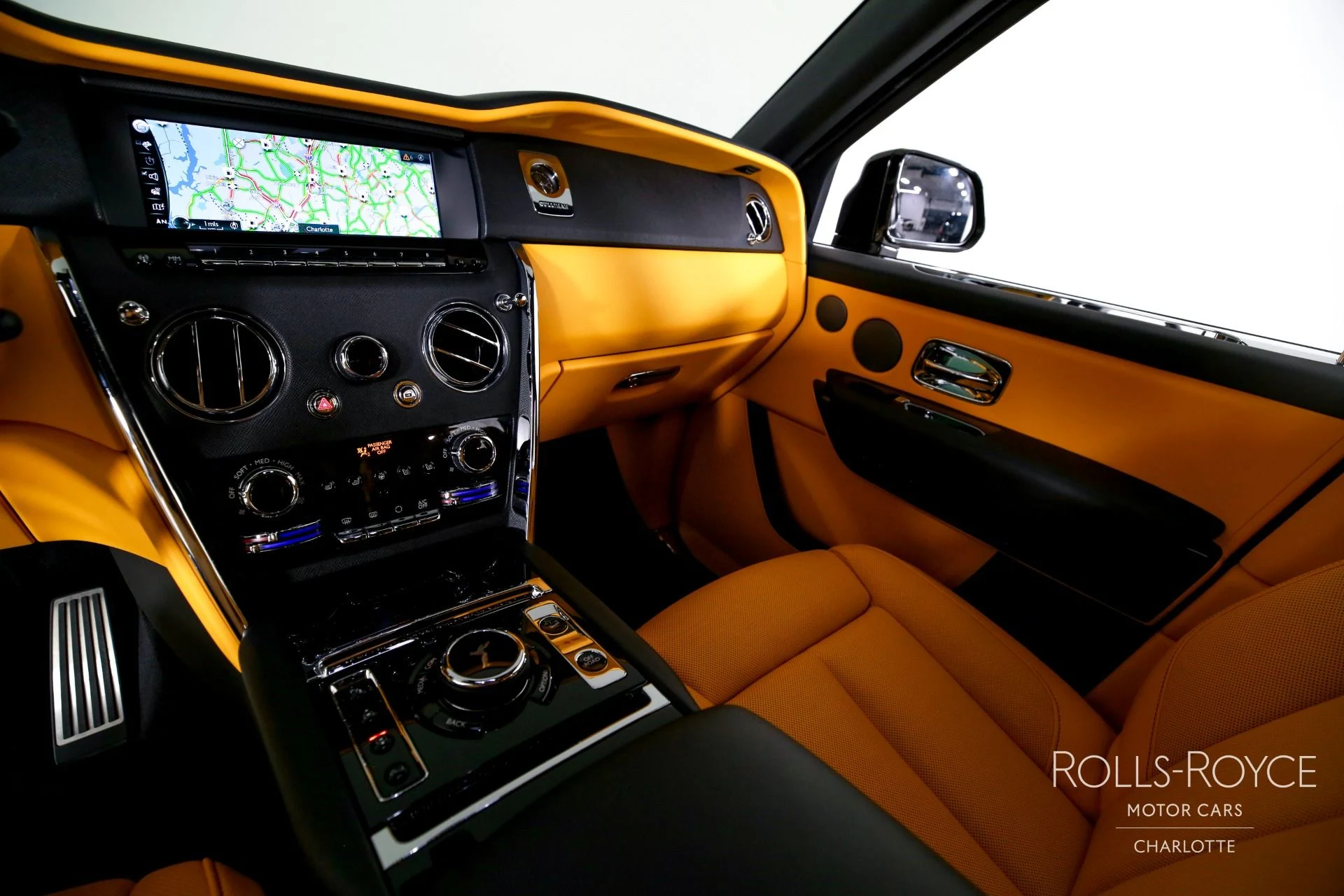 mph015_3925766085_Used_2024_Rolls_Royce_Cullinan_1764777967_5b30ee680f