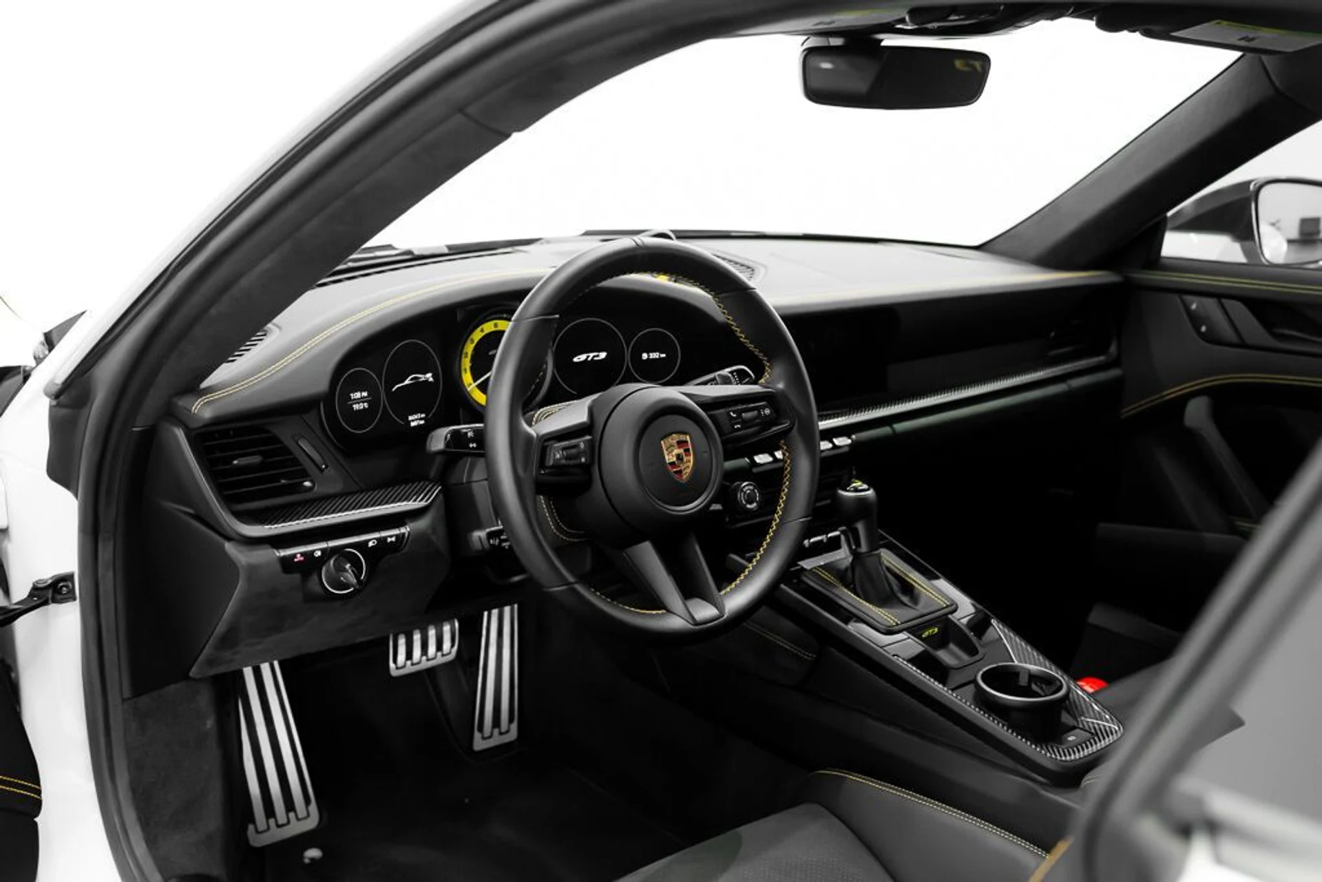 mph015_3925775399_porsche_911_2024_jpg_v_1754355020_c276bbe1b8
