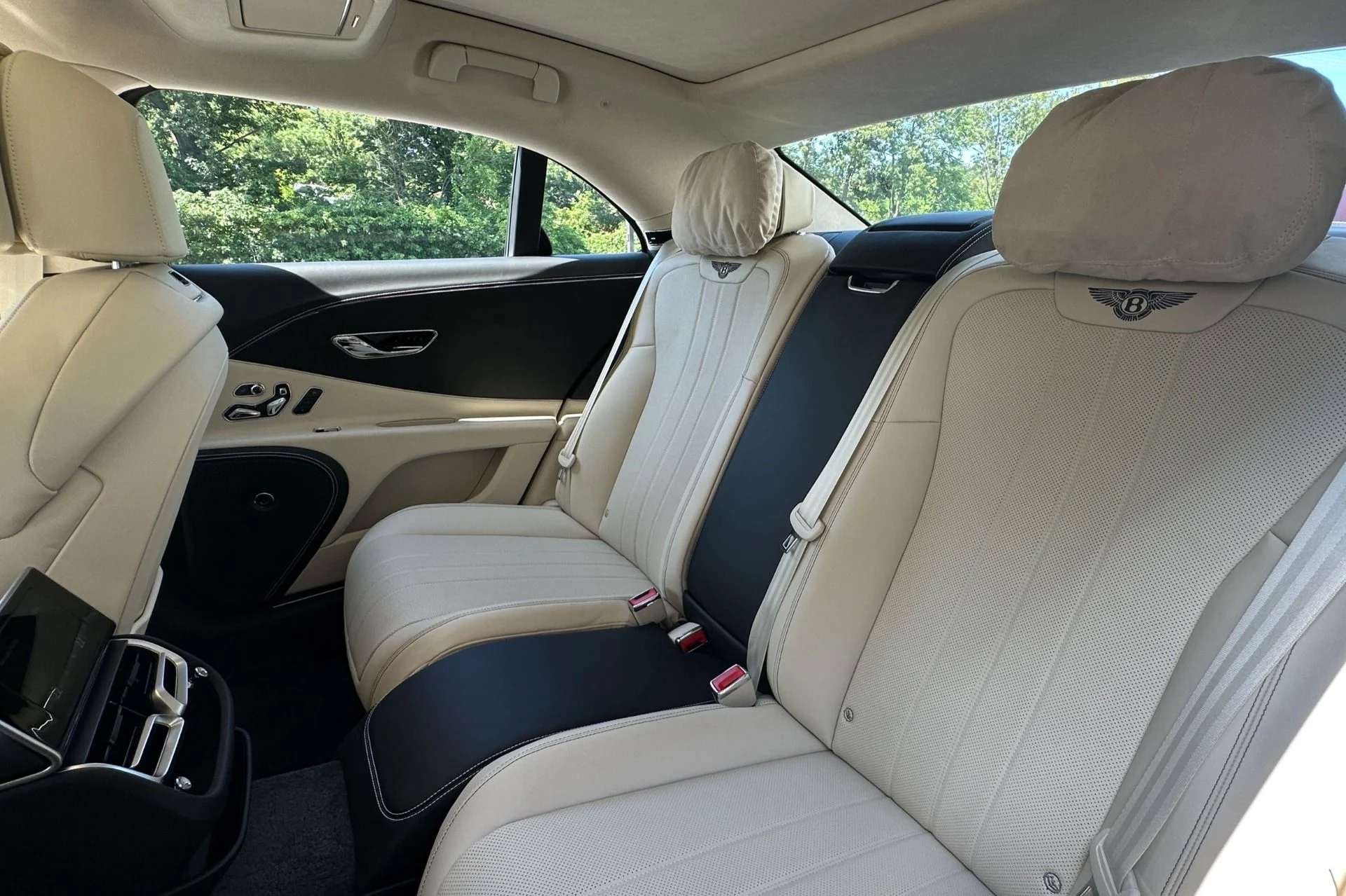 mph015_392872515_New_2026_Bentley_Flying_Spur_1783694530_fc56ceb14e
