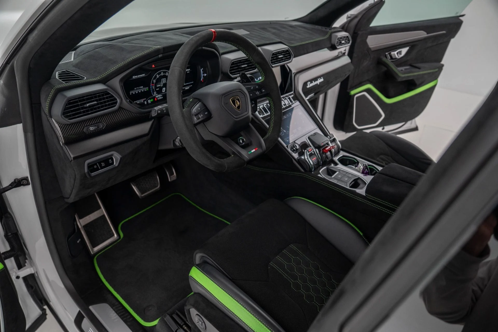 mph015_3934551086_Used_2024_Lamborghini_Urus_Performante_1775674451_a81c21d3d3