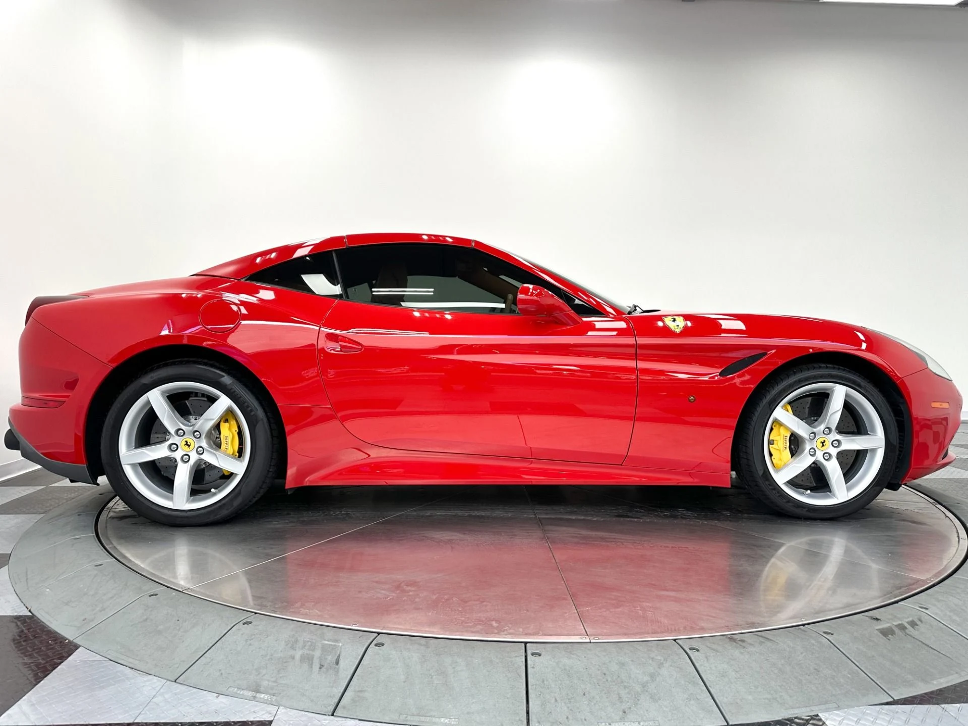 mph015_3935586089_Used_2017_Ferrari_California_T_Handling_Speciale_Extended_Cuoio_leather_1771366048_f2174272fb
