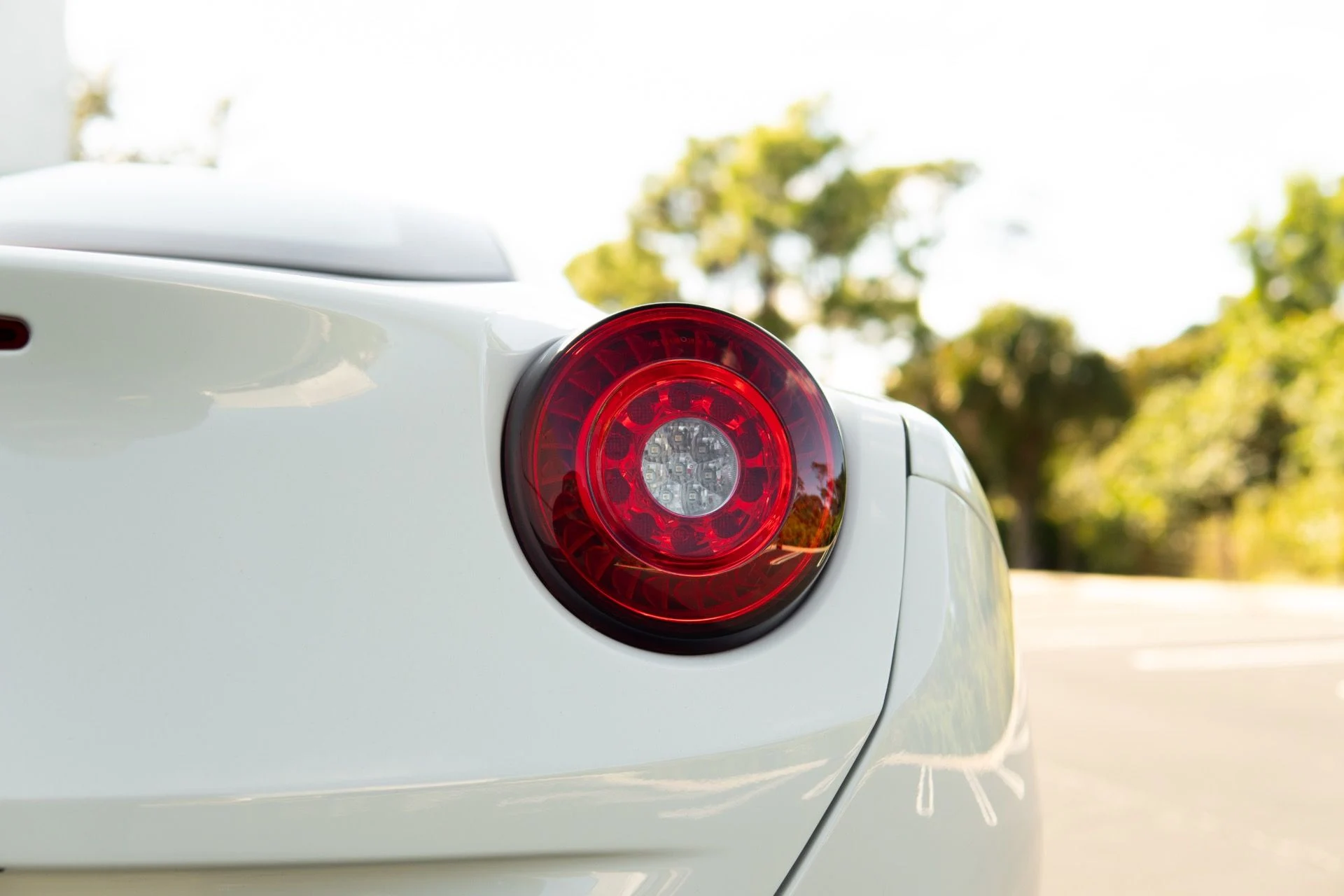 mph015_3945268873_Used_2017_Ferrari_California_T_1767901173_1373d530b7