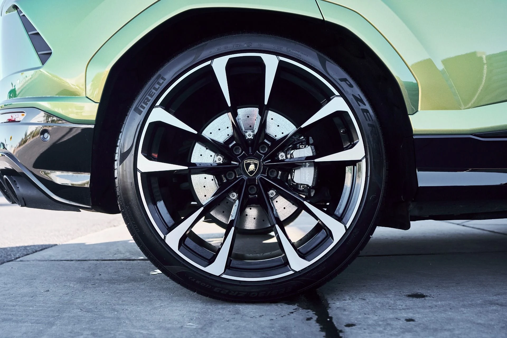 mph015_3966025440_Used_2022_Lamborghini_Urus_1764710421_e4274cf1dd