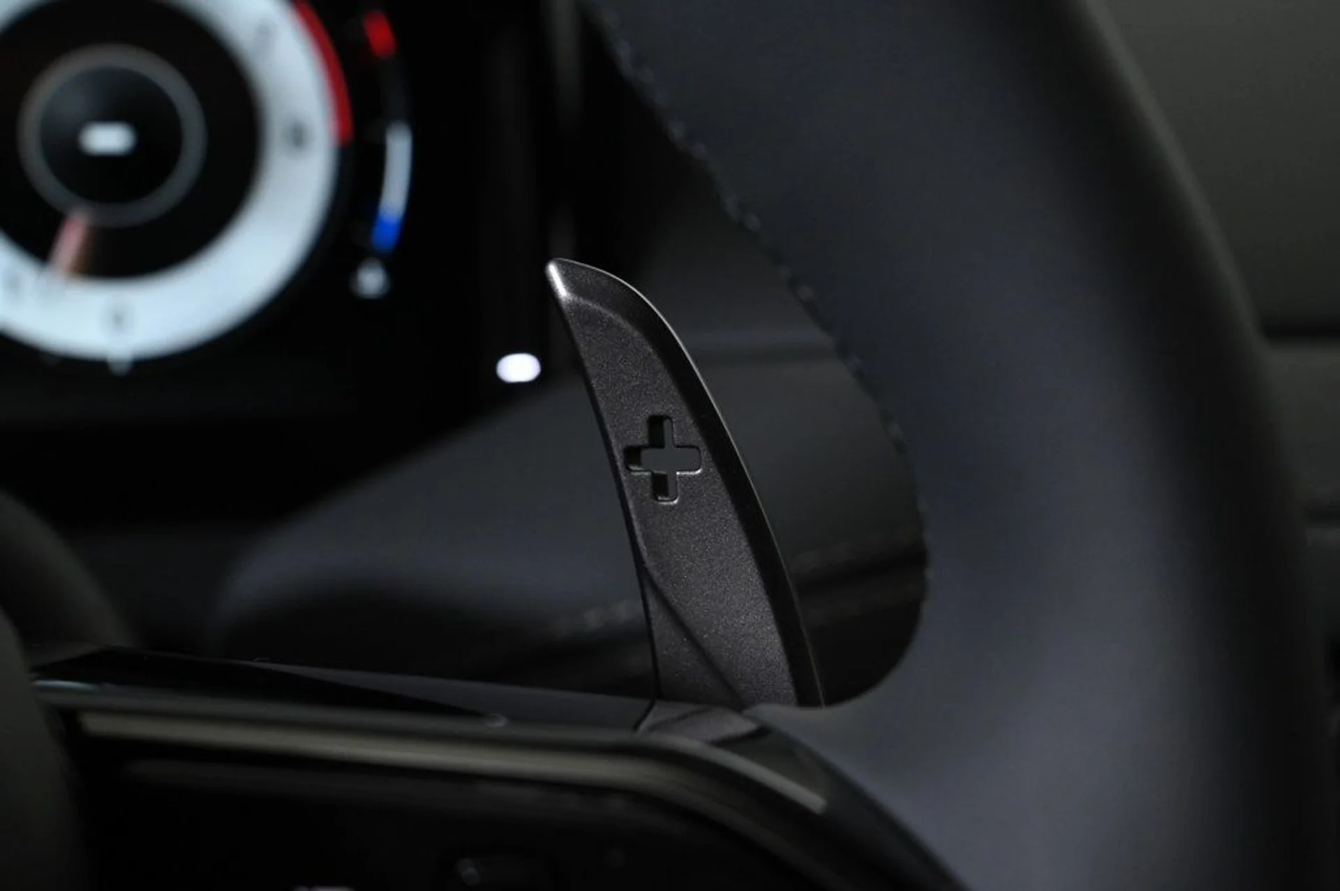 mph015_3971405805_new_2026_aston_martin_db12_11350_22941793_15_1024_dc5951ca0b